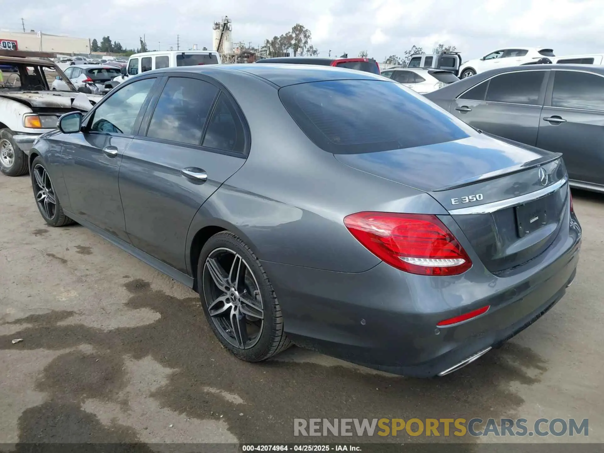 3 Photograph of a damaged car WDDZF8DB5LA711908 MERCEDES-BENZ E 350 2020