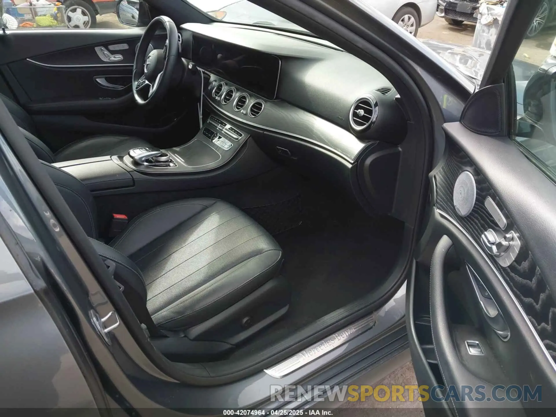 5 Photograph of a damaged car WDDZF8DB5LA711908 MERCEDES-BENZ E 350 2020