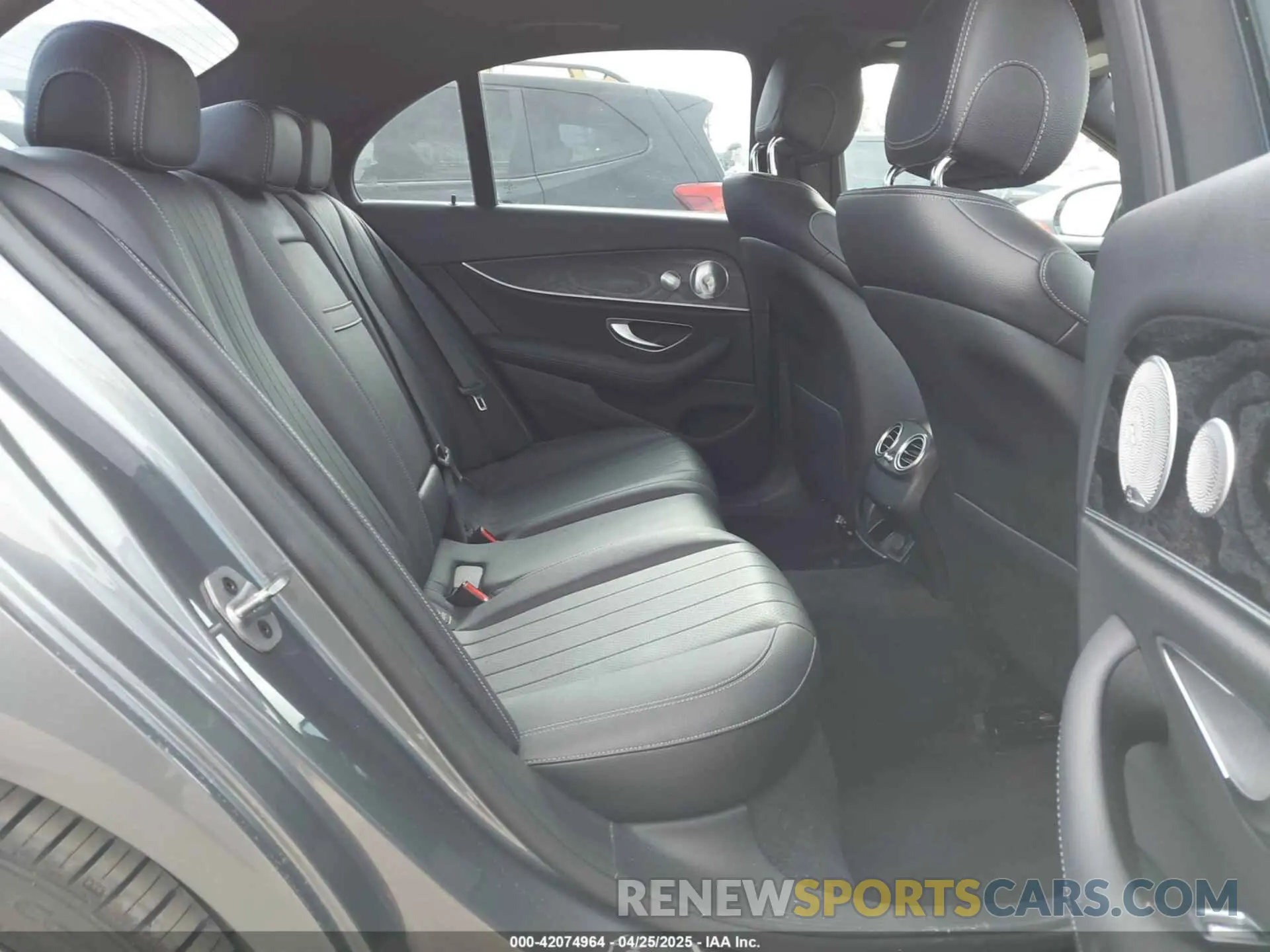 8 Photograph of a damaged car WDDZF8DB5LA711908 MERCEDES-BENZ E 350 2020