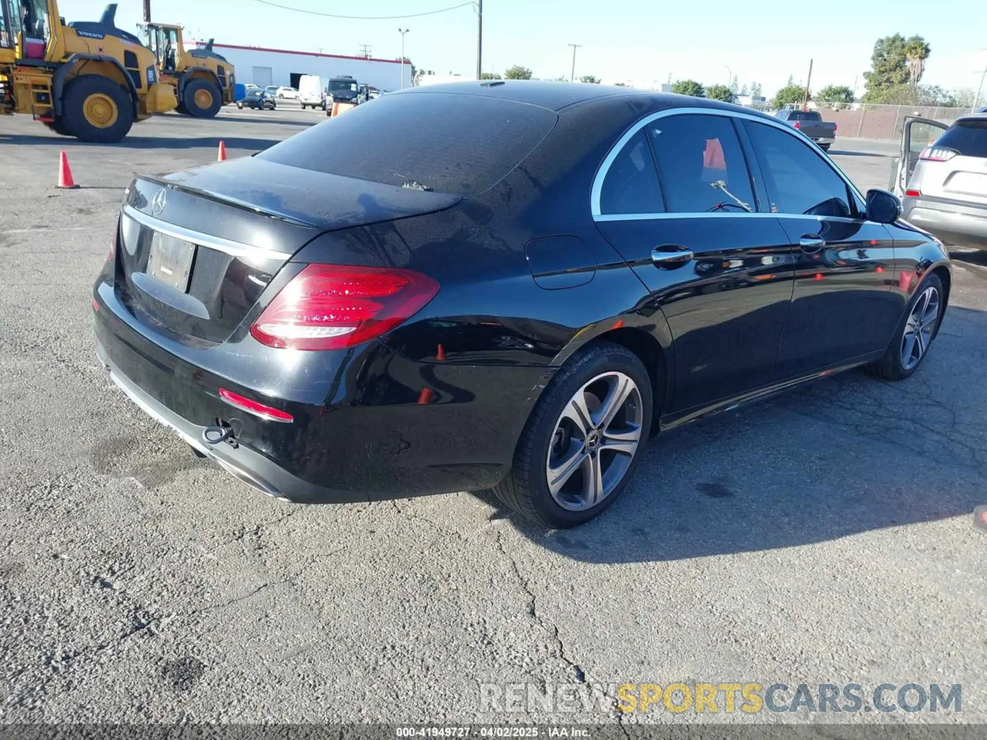 4 Photograph of a damaged car WDDZF8DB7LA712123 MERCEDES-BENZ E 350 2020