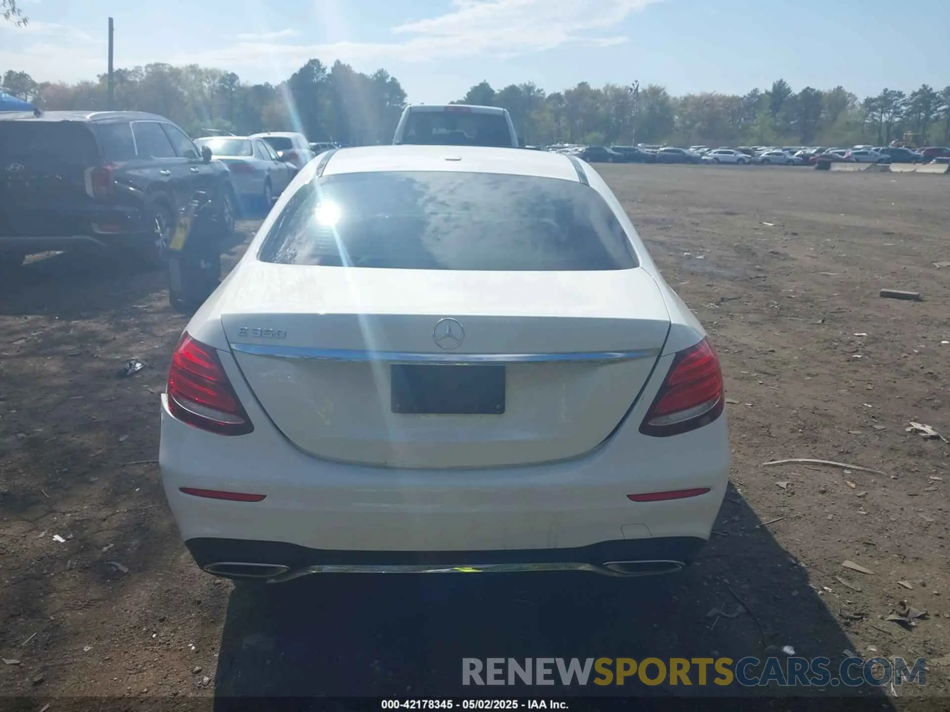 16 Photograph of a damaged car WDDZF8DB7LA747518 MERCEDES-BENZ E 350 2020
