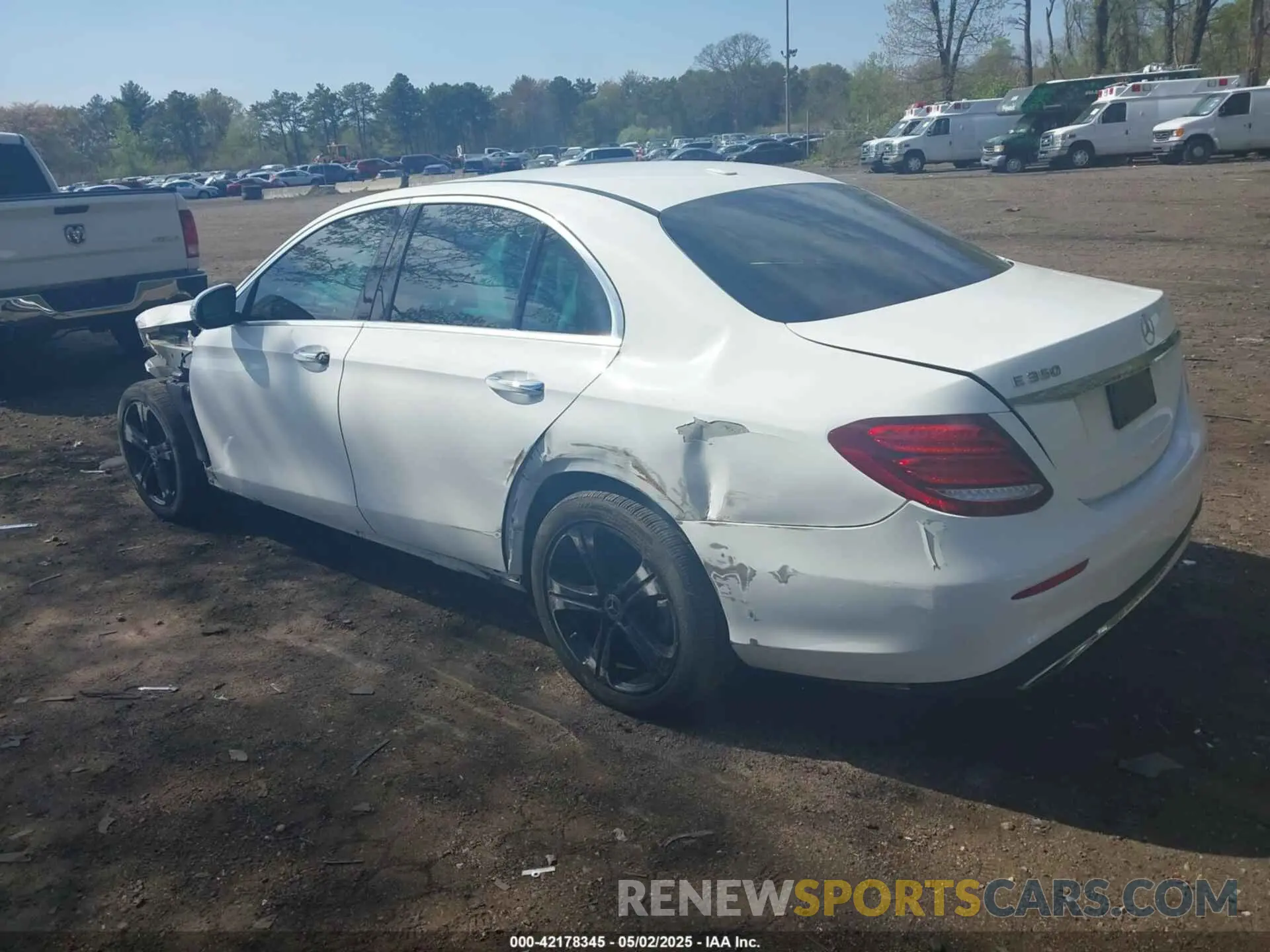 3 Photograph of a damaged car WDDZF8DB7LA747518 MERCEDES-BENZ E 350 2020