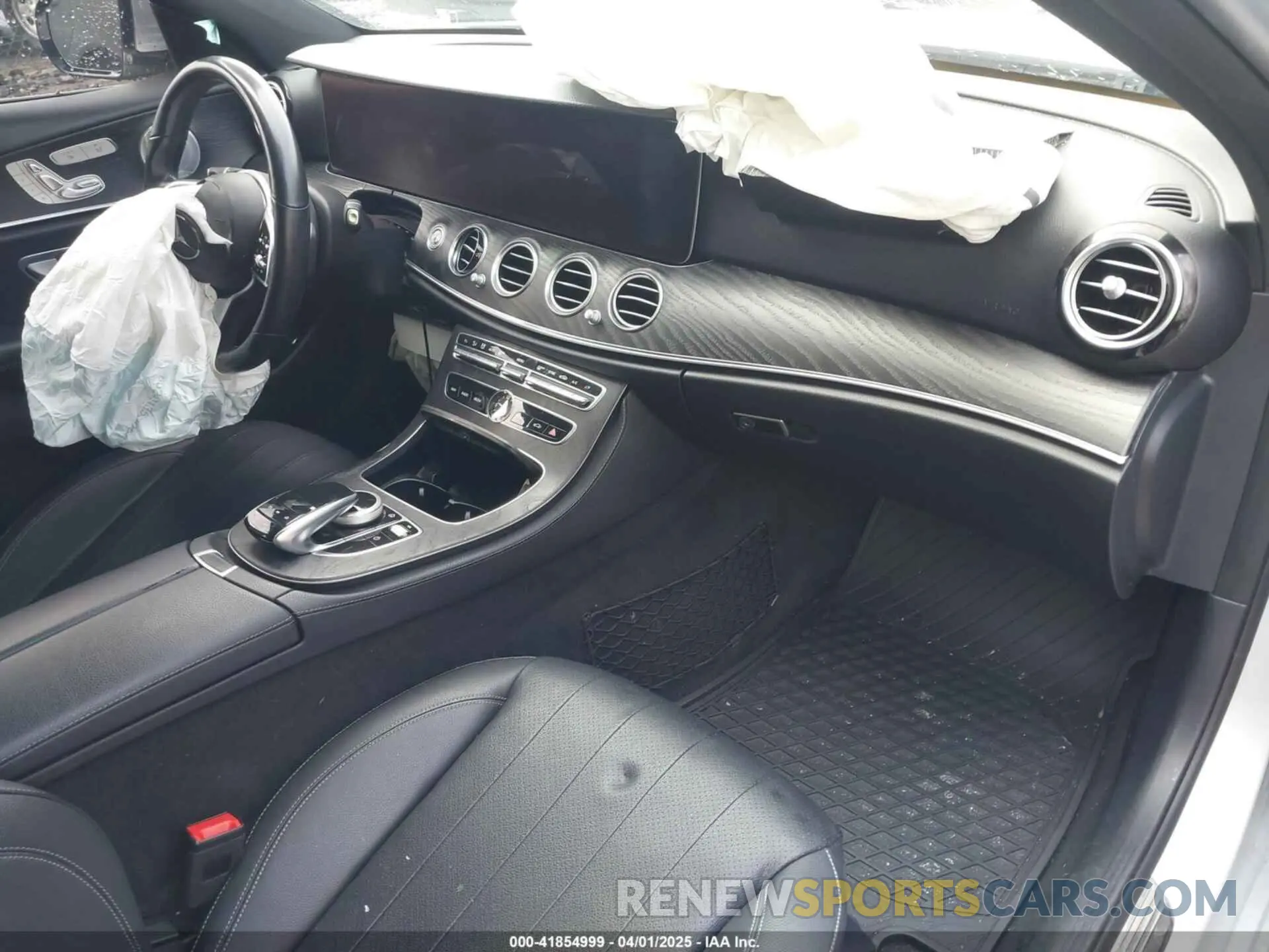 5 Photograph of a damaged car WDDZF8EB2LA713761 MERCEDES-BENZ E 350 2020