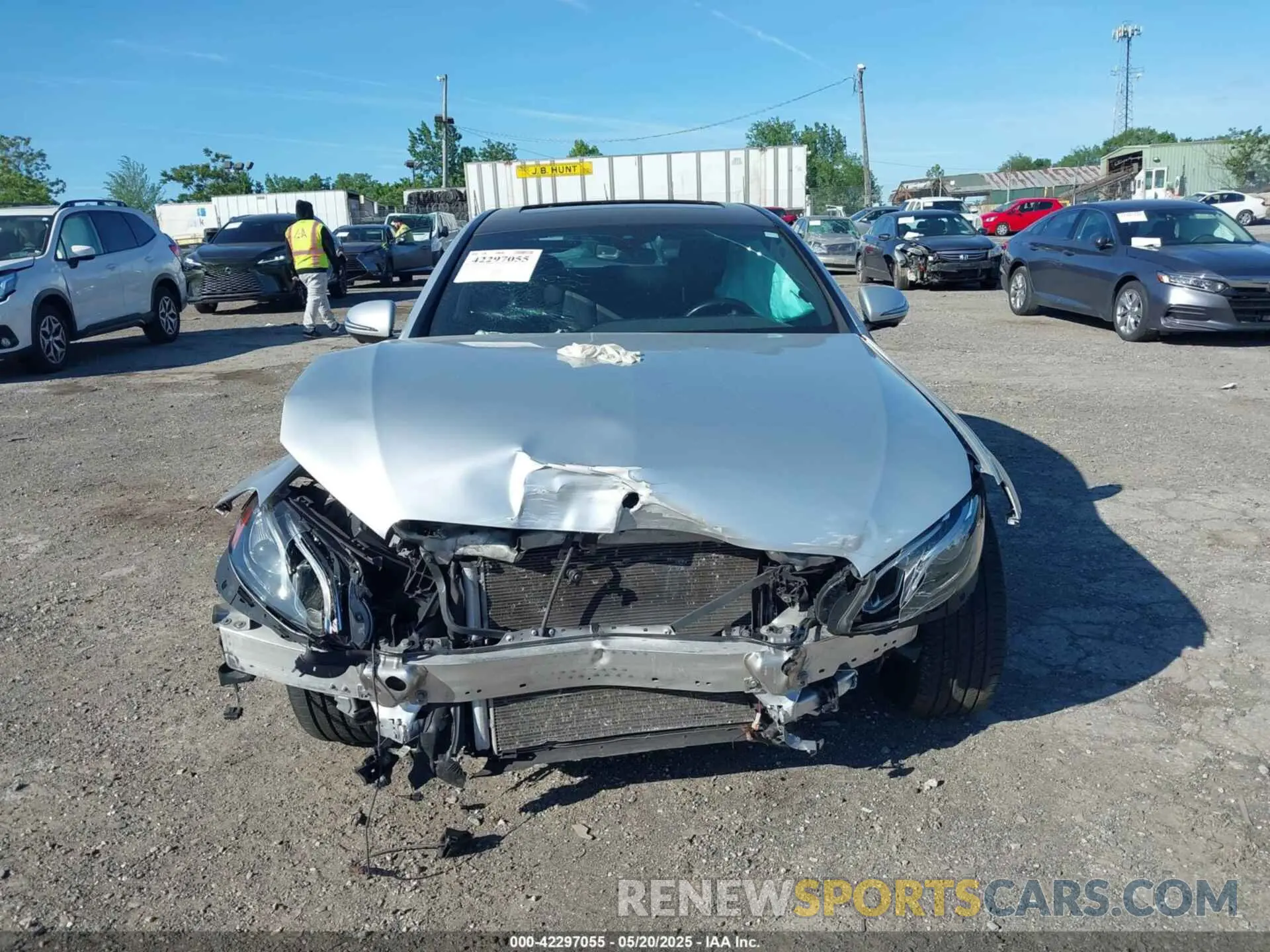 12 Photograph of a damaged car WDDZF8EB4LA703331 MERCEDES-BENZ E 350 2020