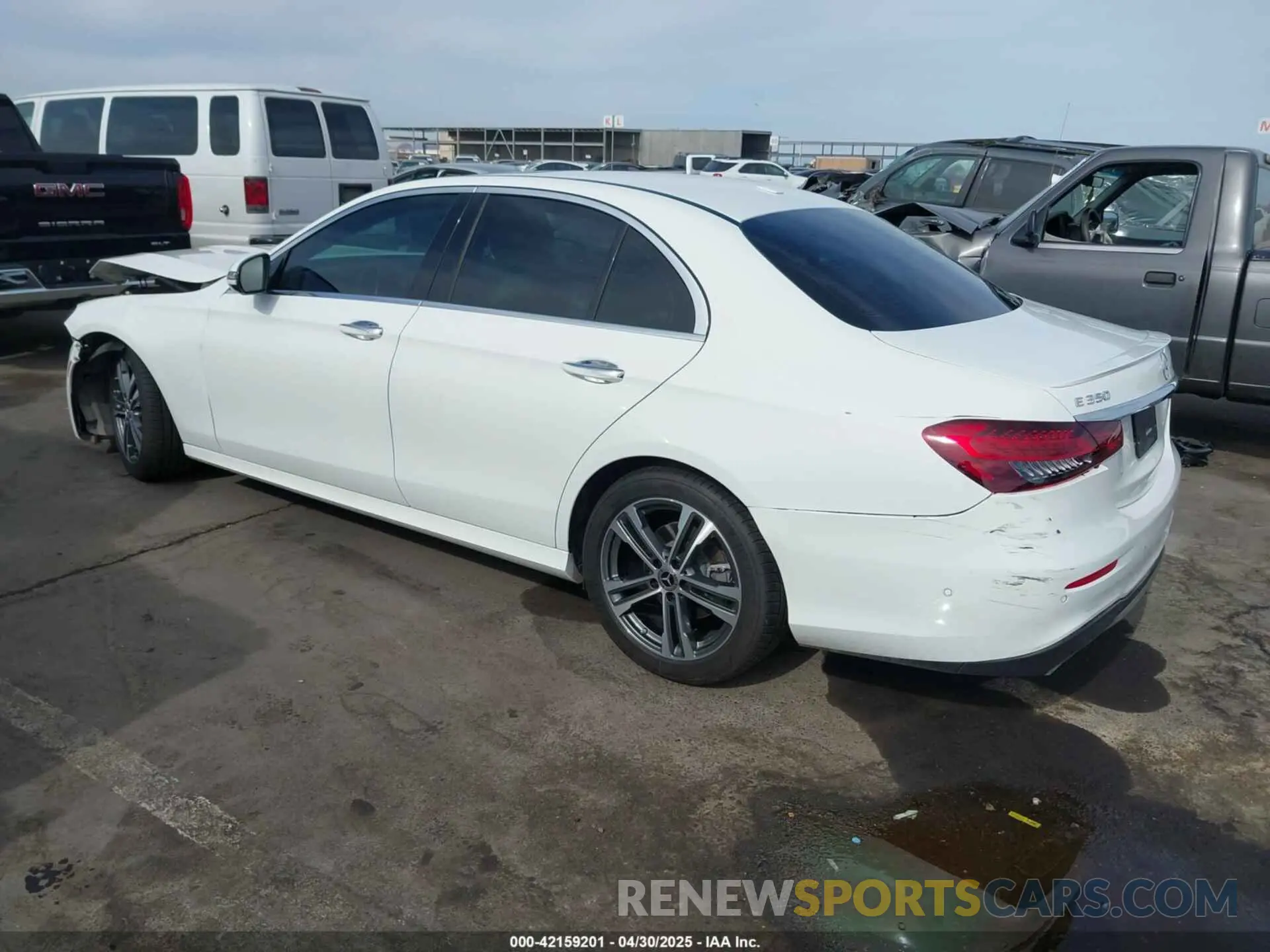 3 Photograph of a damaged car W1KZF8DB0MA874452 MERCEDES-BENZ E 350 2021