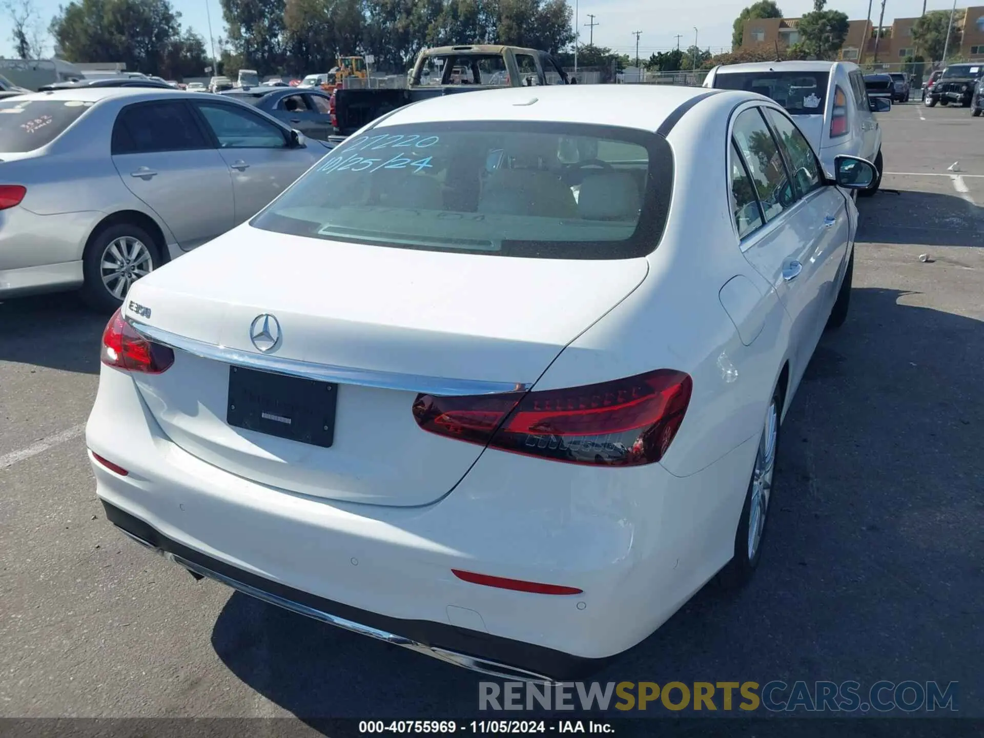 4 Photograph of a damaged car W1KZF8DB0MA922550 MERCEDES-BENZ E 350 2021
