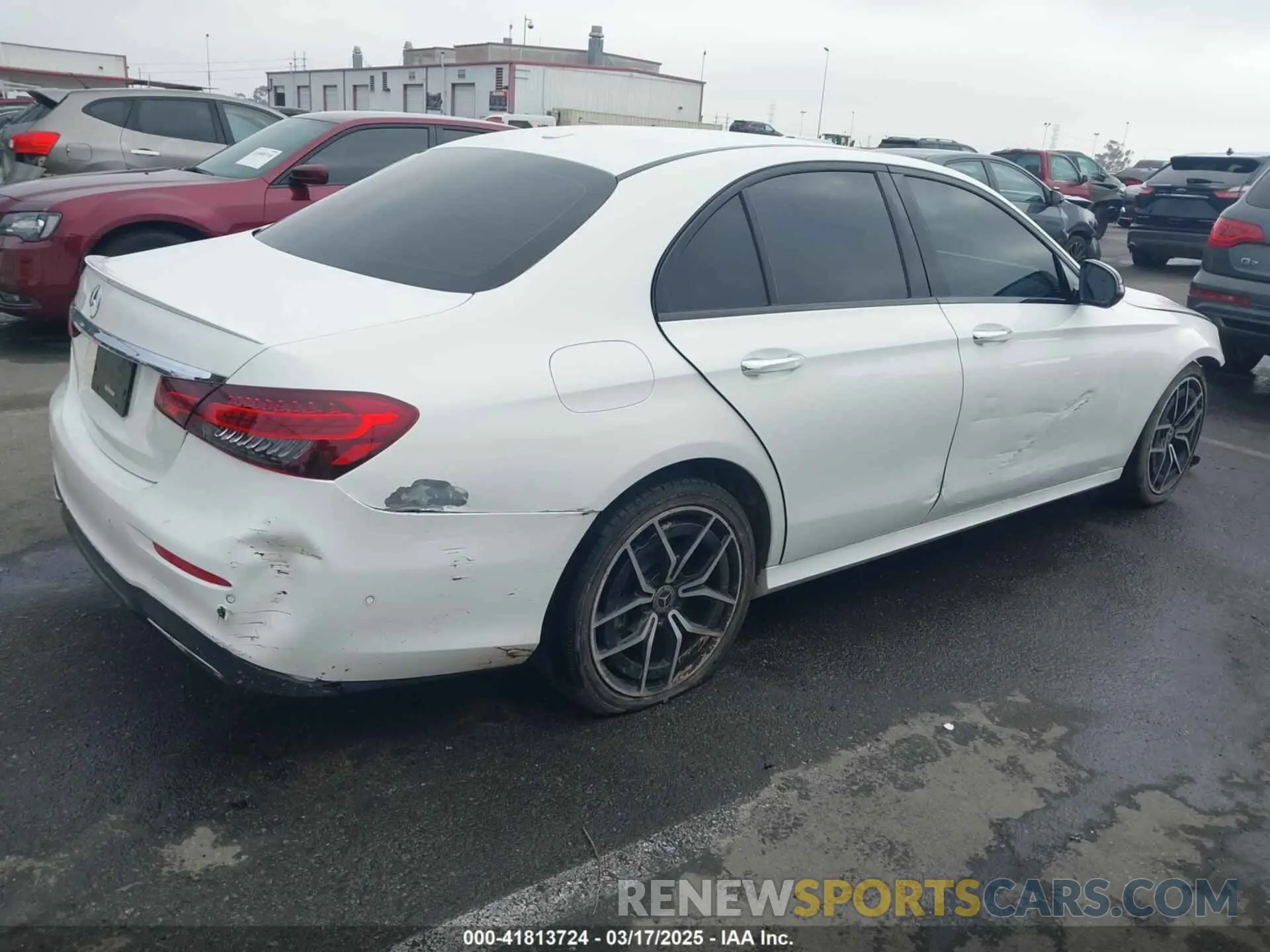 4 Photograph of a damaged car W1KZF8DB0MA924251 MERCEDES-BENZ E 350 2021