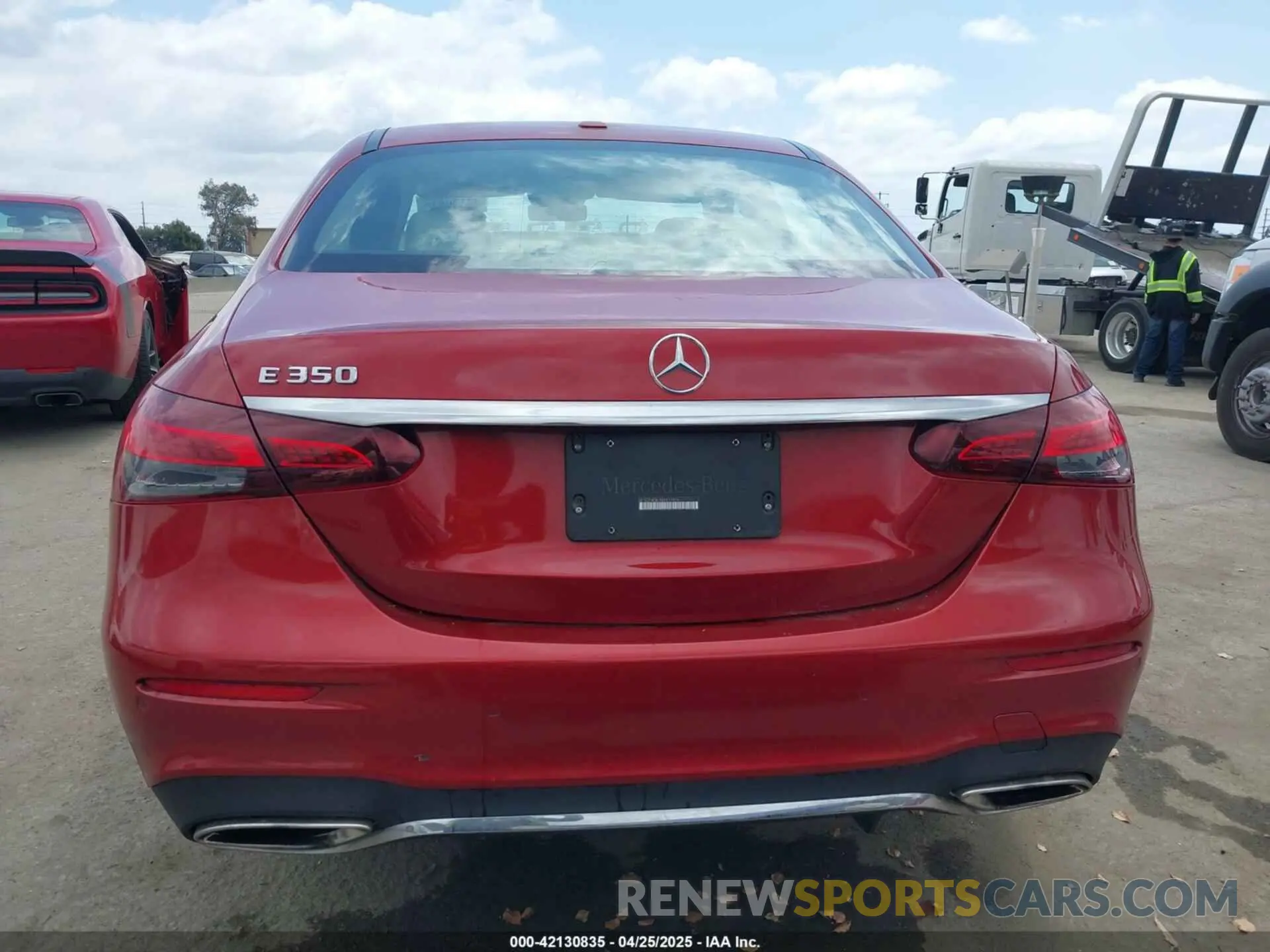 17 Photograph of a damaged car W1KZF8DB1MA977976 MERCEDES-BENZ E 350 2021