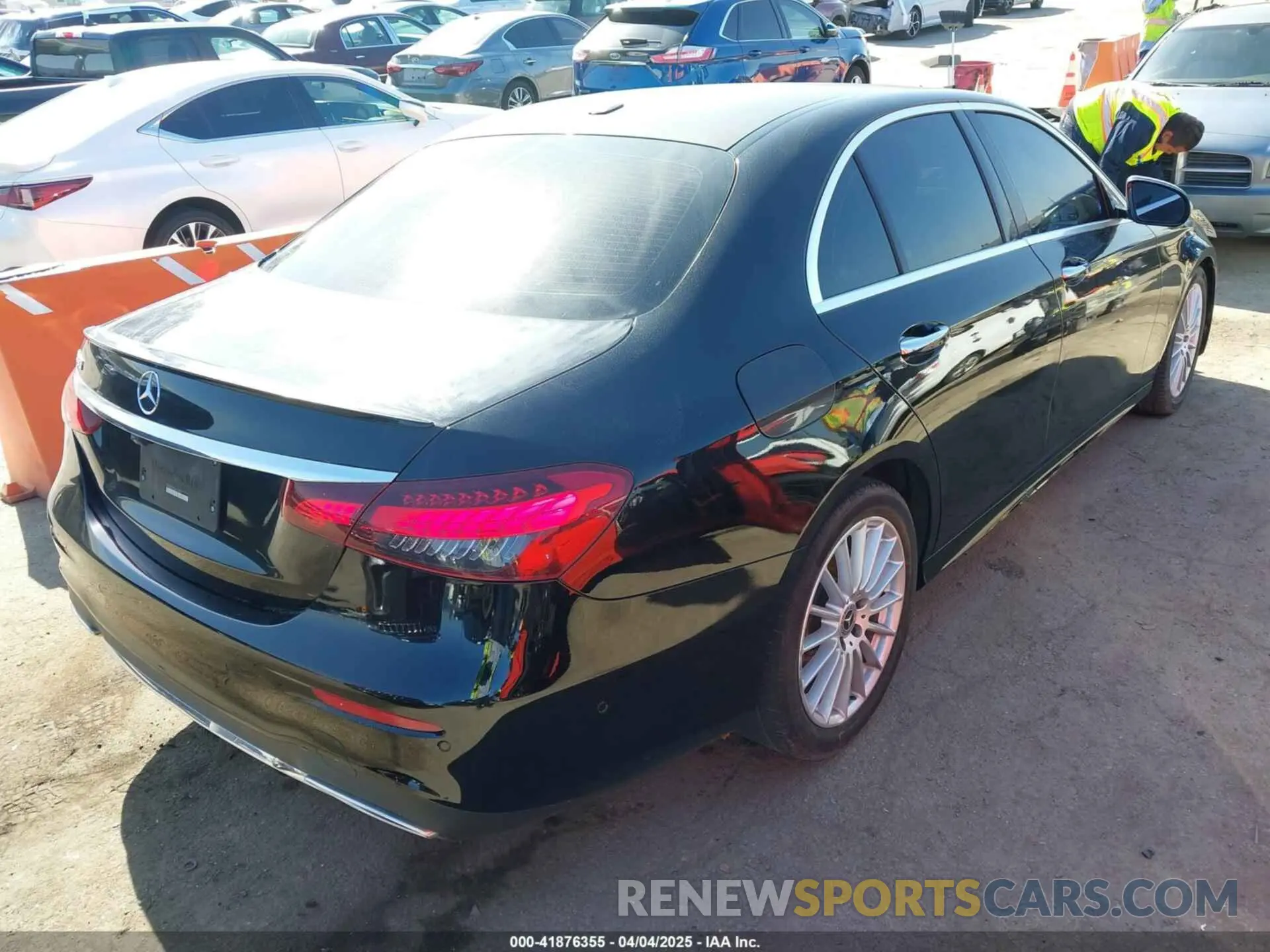 4 Photograph of a damaged car W1KZF8DB2MA918595 MERCEDES-BENZ E 350 2021