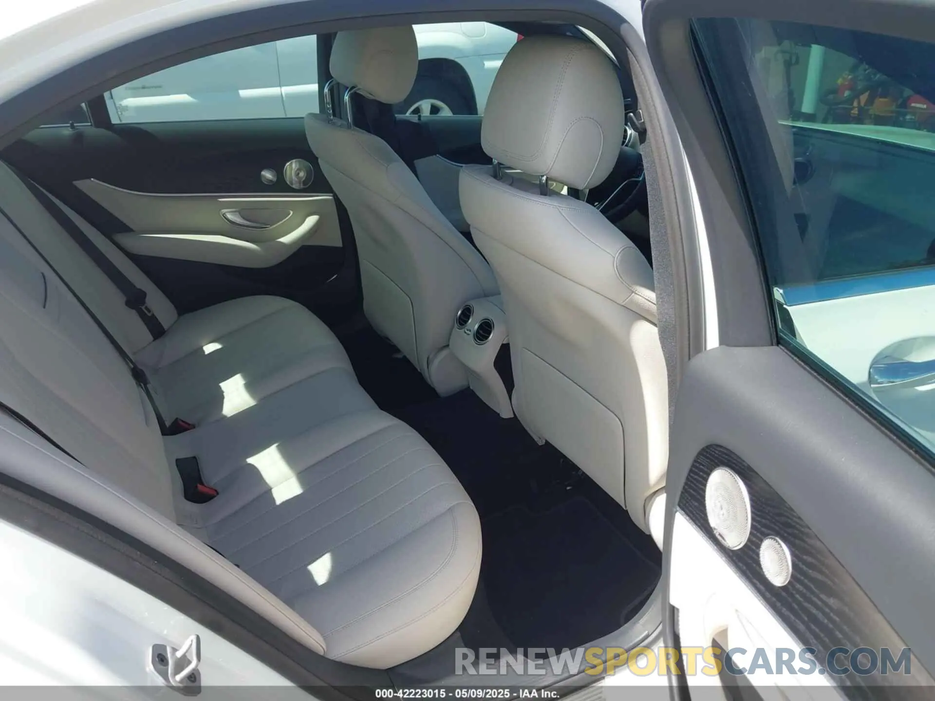 8 Photograph of a damaged car W1KZF8DB3MA931095 MERCEDES-BENZ E 350 2021