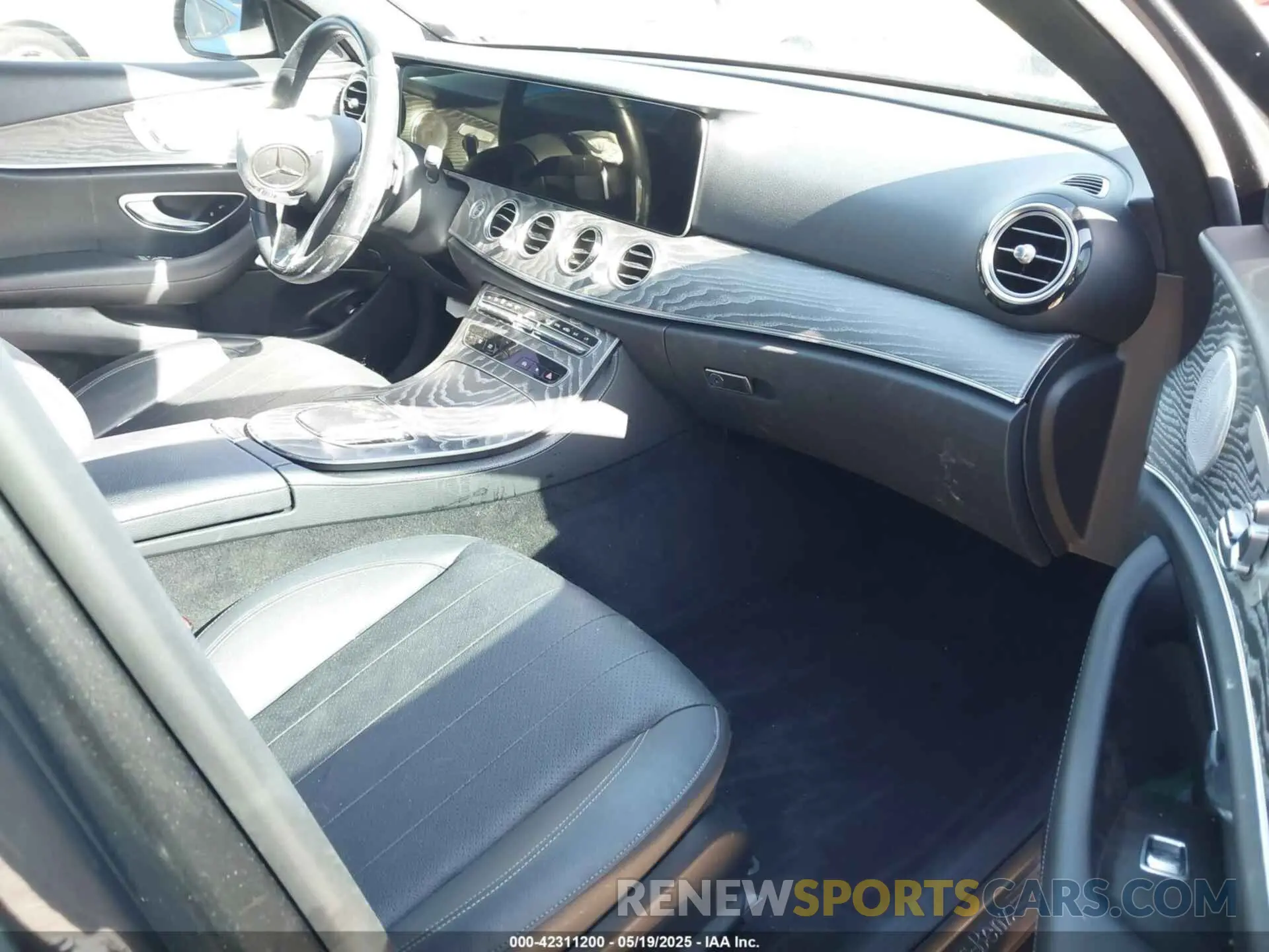 5 Photograph of a damaged car W1KZF8DB5MA912435 MERCEDES-BENZ E 350 2021