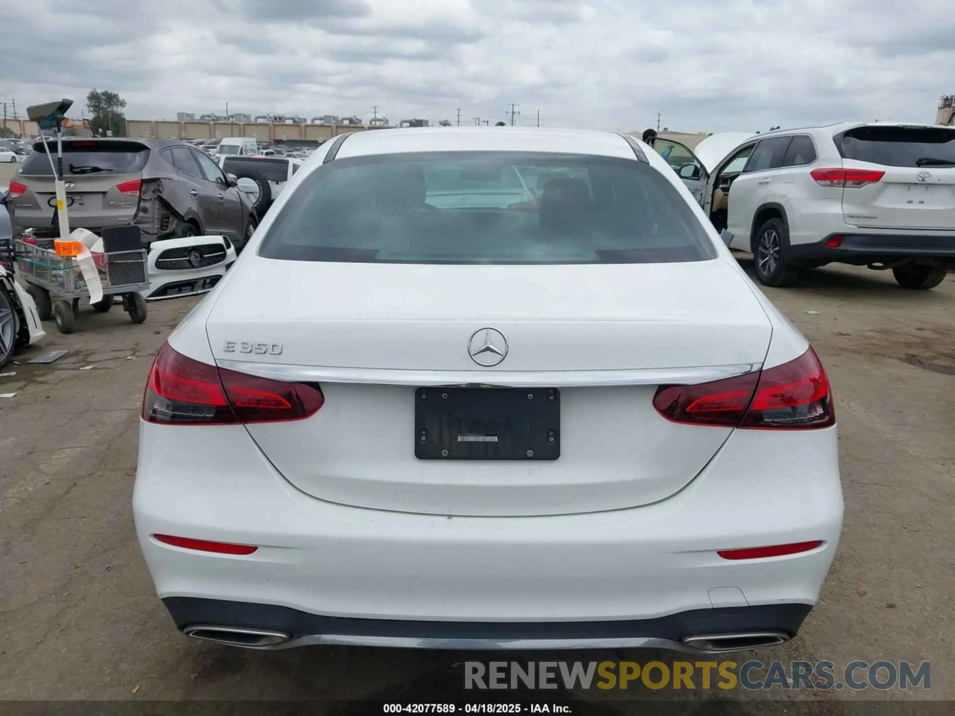 17 Photograph of a damaged car W1KZF8DB5MA960016 MERCEDES-BENZ E 350 2021