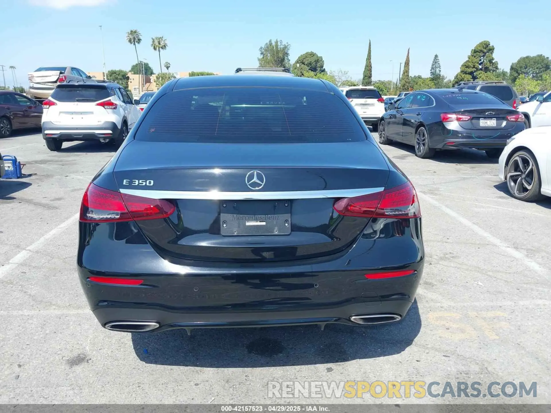 16 Photograph of a damaged car W1KZF8DB5MA971128 MERCEDES-BENZ E 350 2021