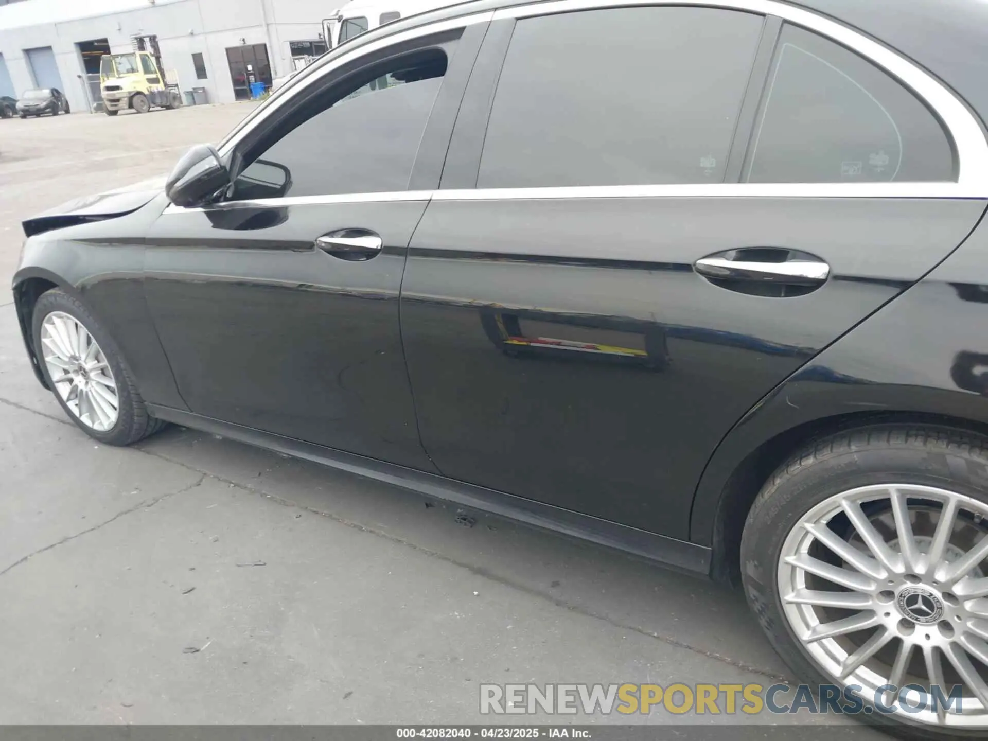 14 Photograph of a damaged car W1KZF8DB5MA981044 MERCEDES-BENZ E 350 2021