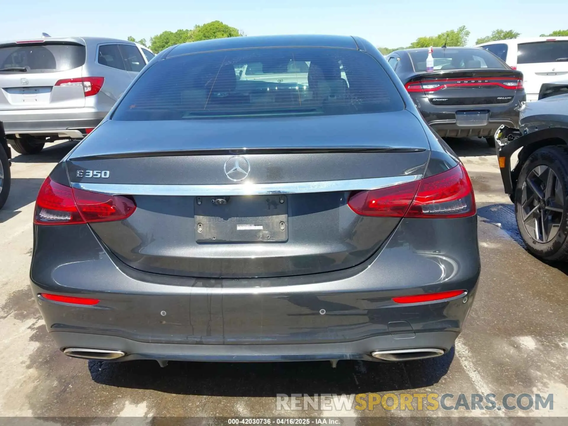 15 Photograph of a damaged car W1KZF8DB5MB001483 MERCEDES-BENZ E 350 2021
