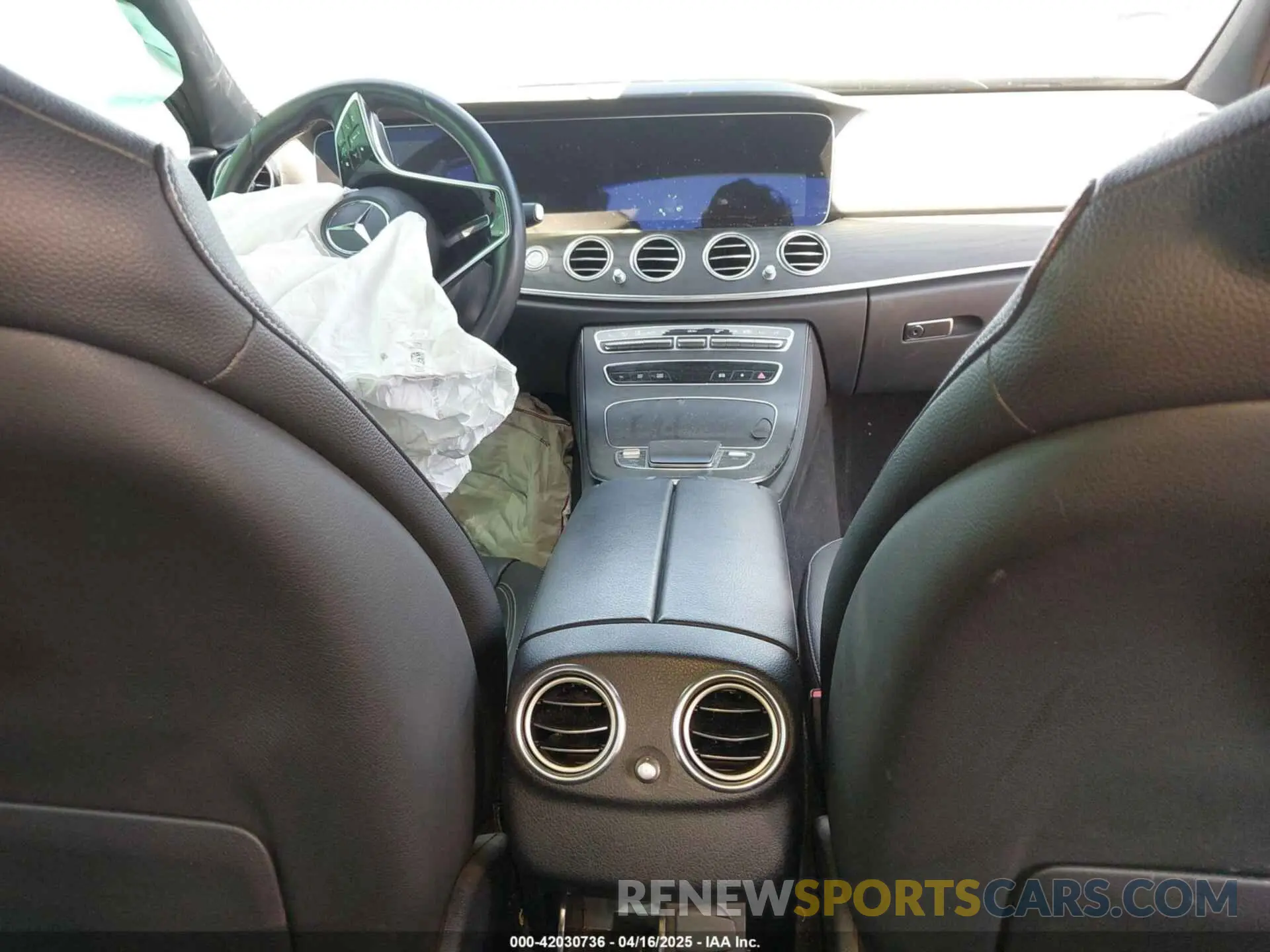 17 Photograph of a damaged car W1KZF8DB5MB001483 MERCEDES-BENZ E 350 2021