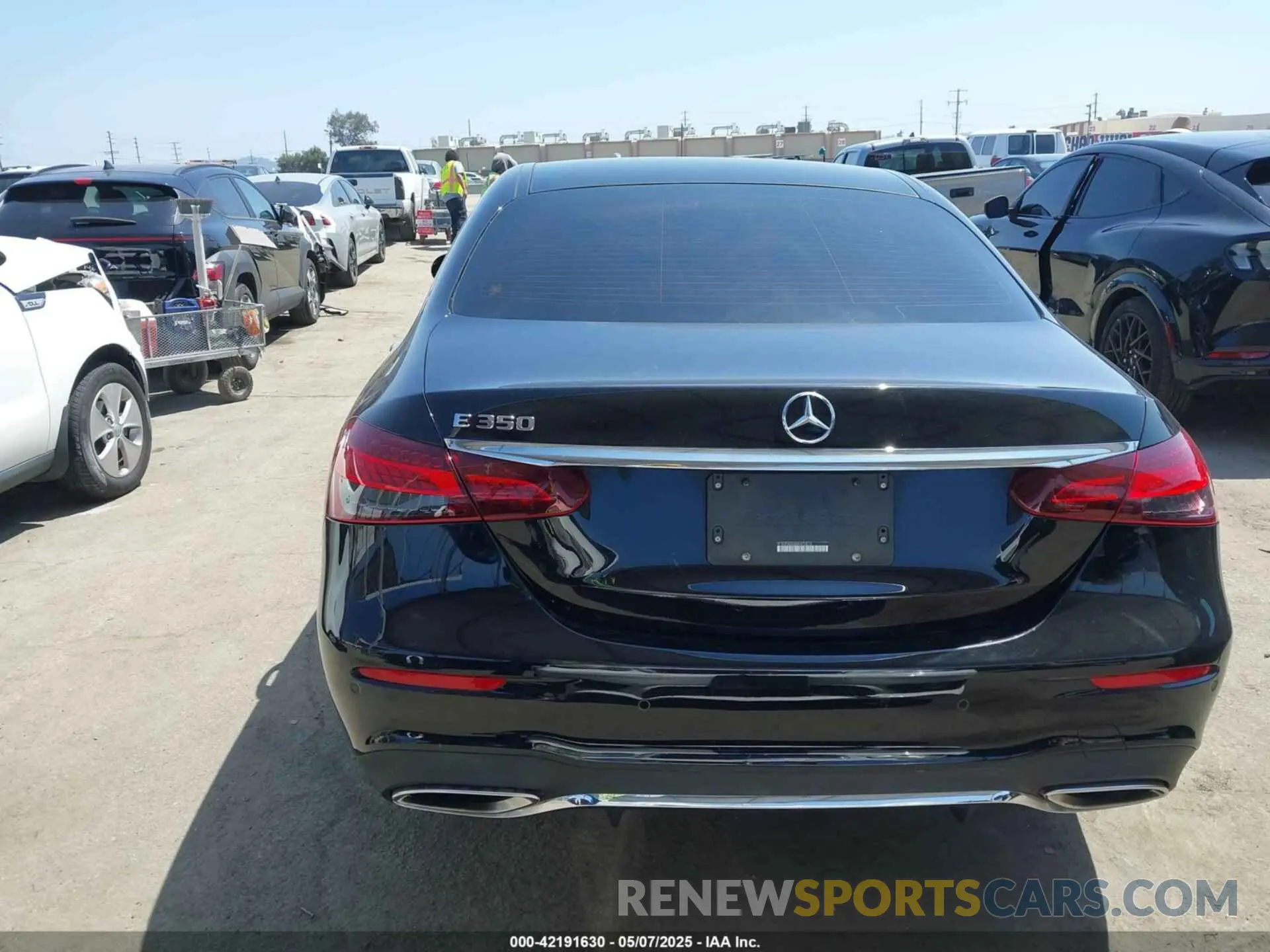 16 Photograph of a damaged car W1KZF8DBXMA873518 MERCEDES-BENZ E 350 2021