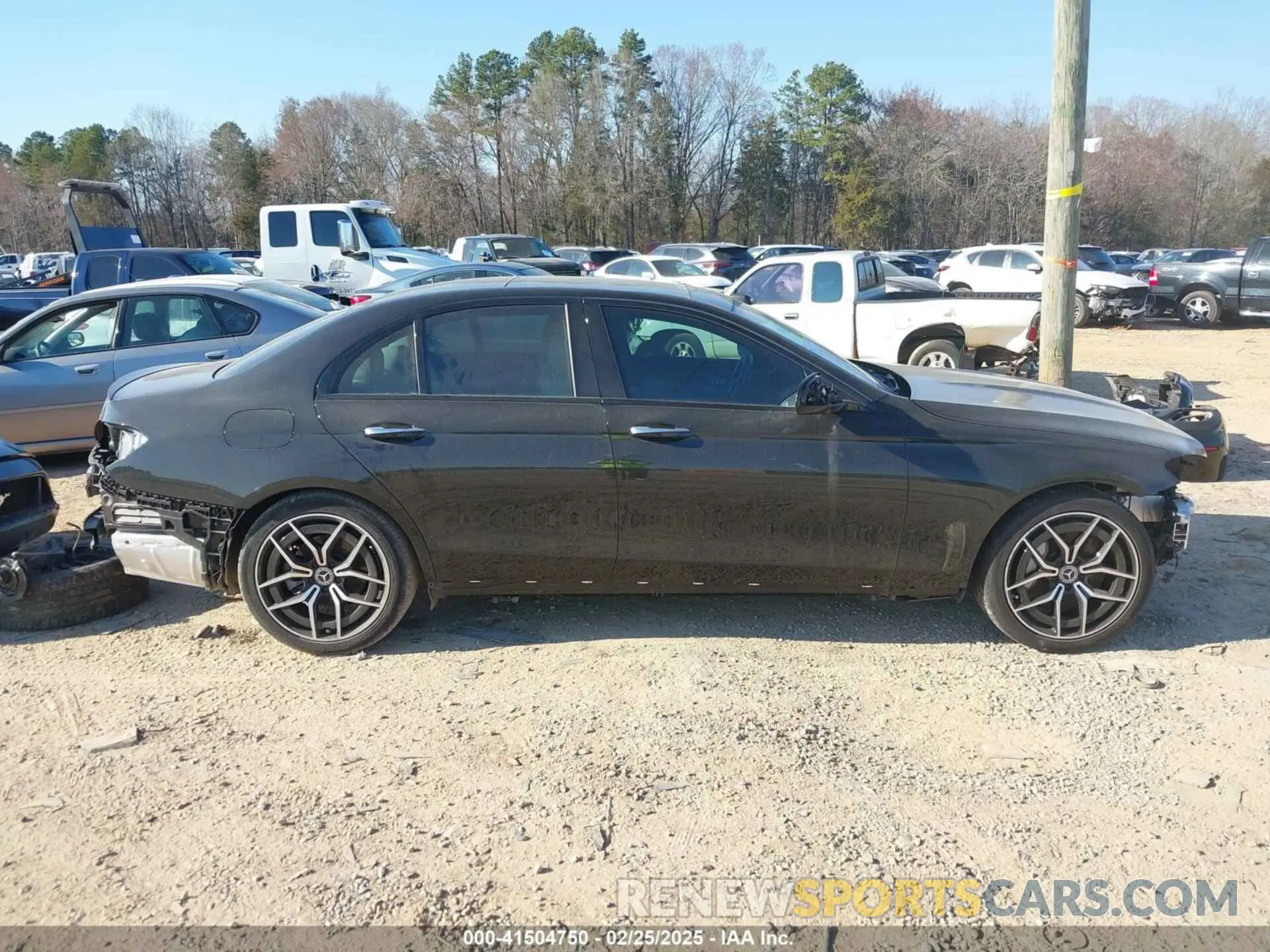 14 Photograph of a damaged car W1KZF8DB1NB084637 MERCEDES-BENZ E 350 2022