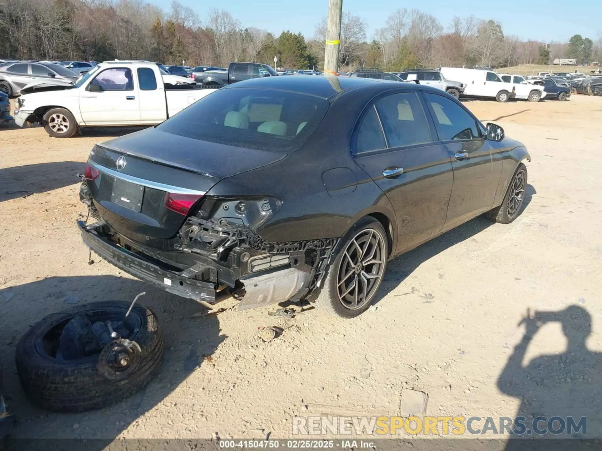 4 Photograph of a damaged car W1KZF8DB1NB084637 MERCEDES-BENZ E 350 2022