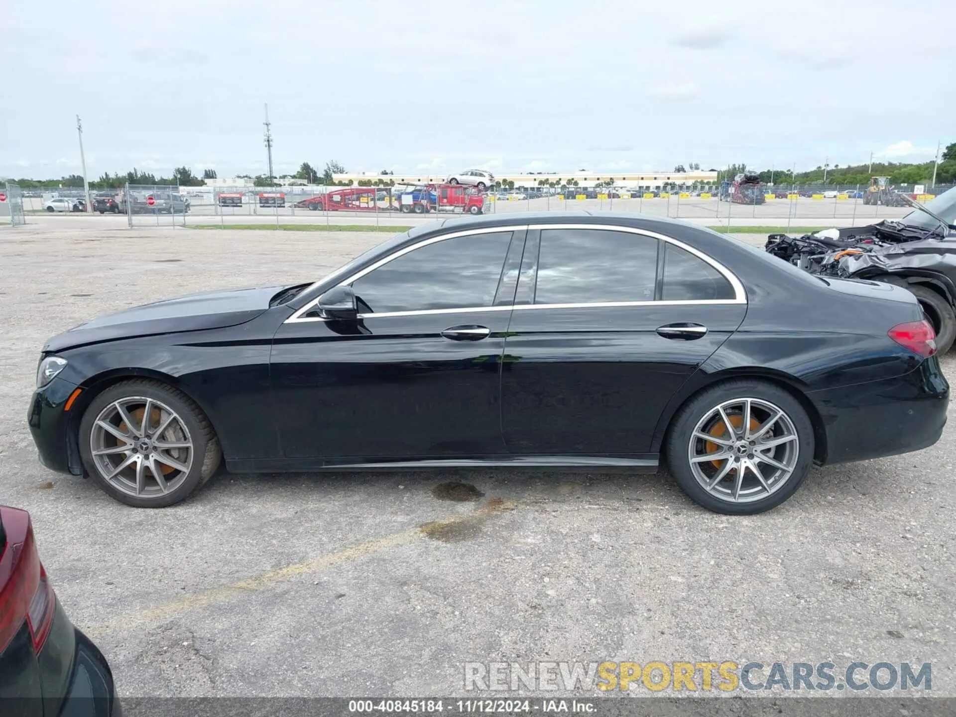 14 Photograph of a damaged car W1KZF8DB2NB070990 MERCEDES-BENZ E 350 2022
