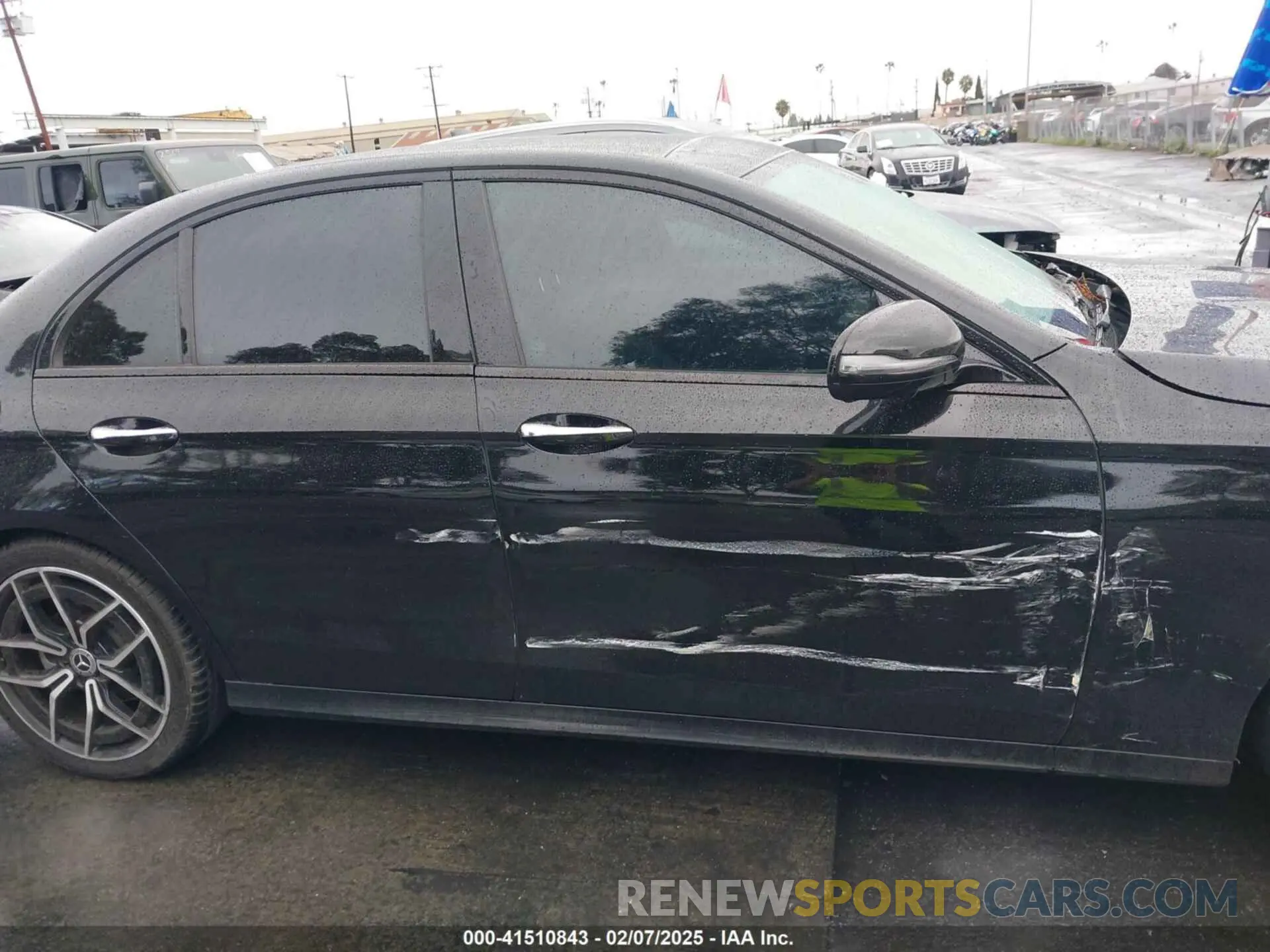 14 Photograph of a damaged car W1KZF8DB3NB069699 MERCEDES-BENZ E 350 2022