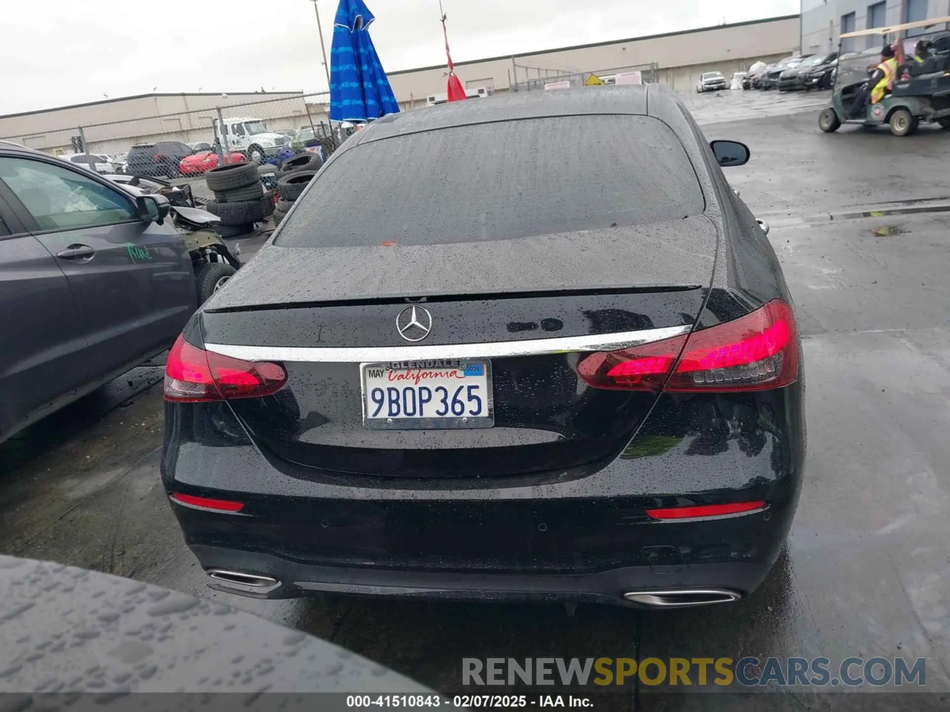 17 Photograph of a damaged car W1KZF8DB3NB069699 MERCEDES-BENZ E 350 2022