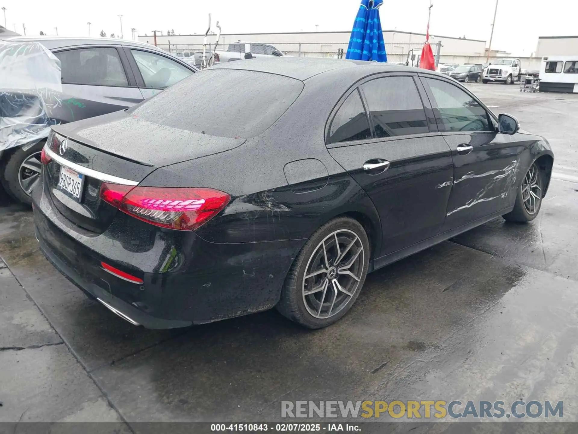 4 Photograph of a damaged car W1KZF8DB3NB069699 MERCEDES-BENZ E 350 2022