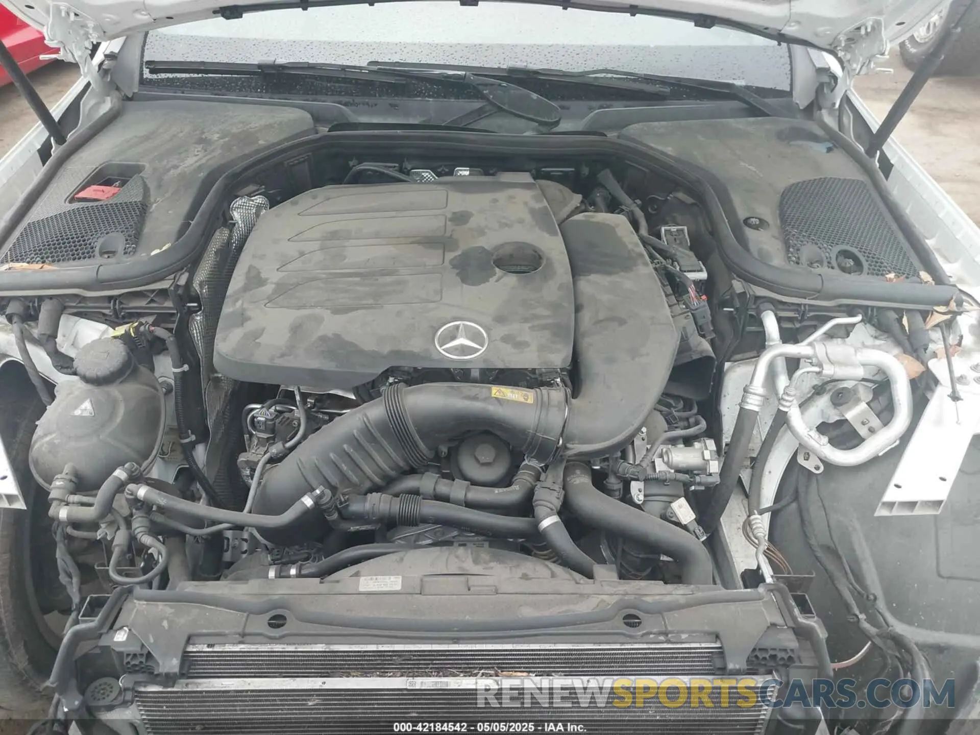 10 Photograph of a damaged car W1KZF8DB4NB087967 MERCEDES-BENZ E 350 2022