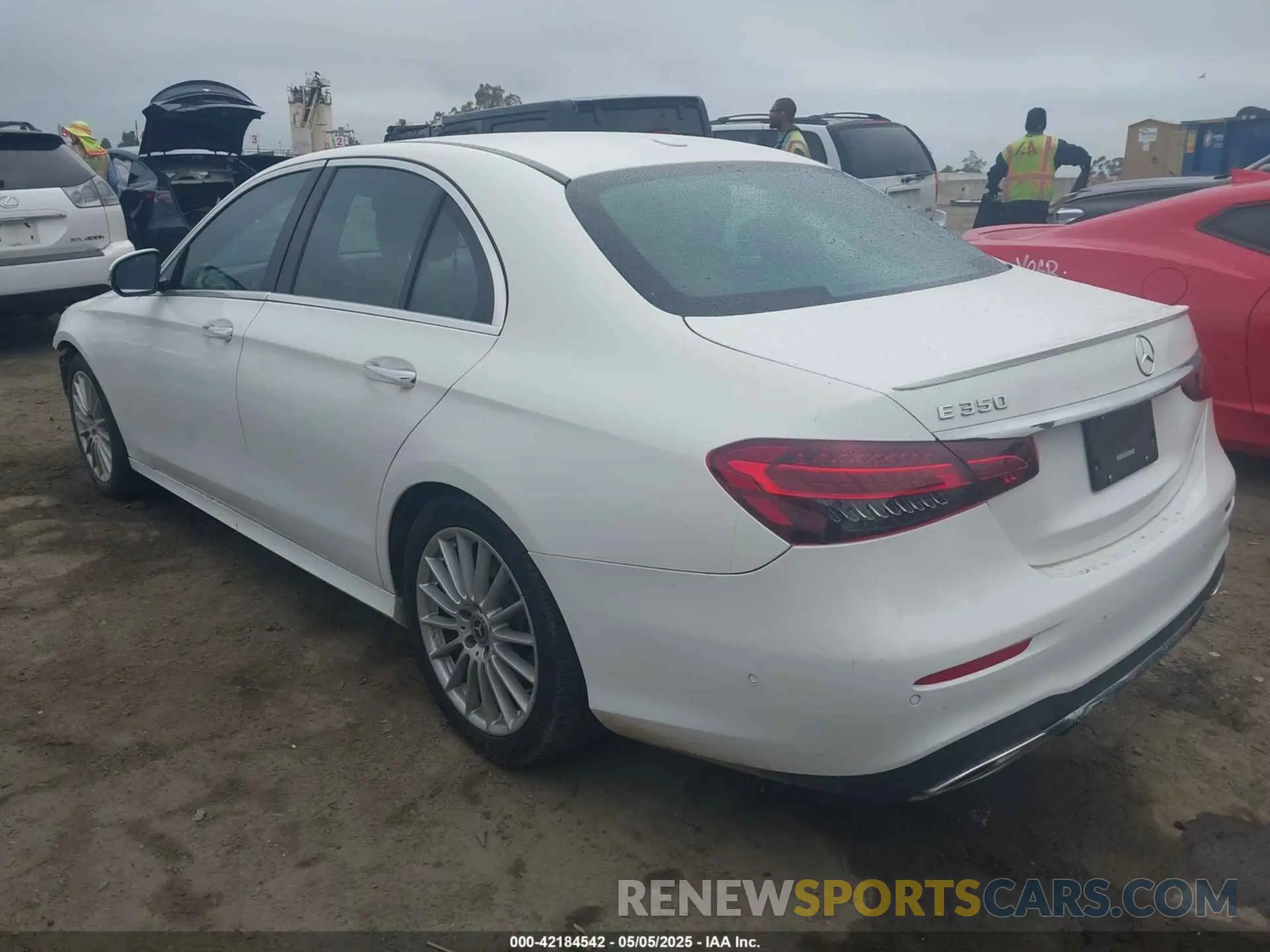 3 Photograph of a damaged car W1KZF8DB4NB087967 MERCEDES-BENZ E 350 2022