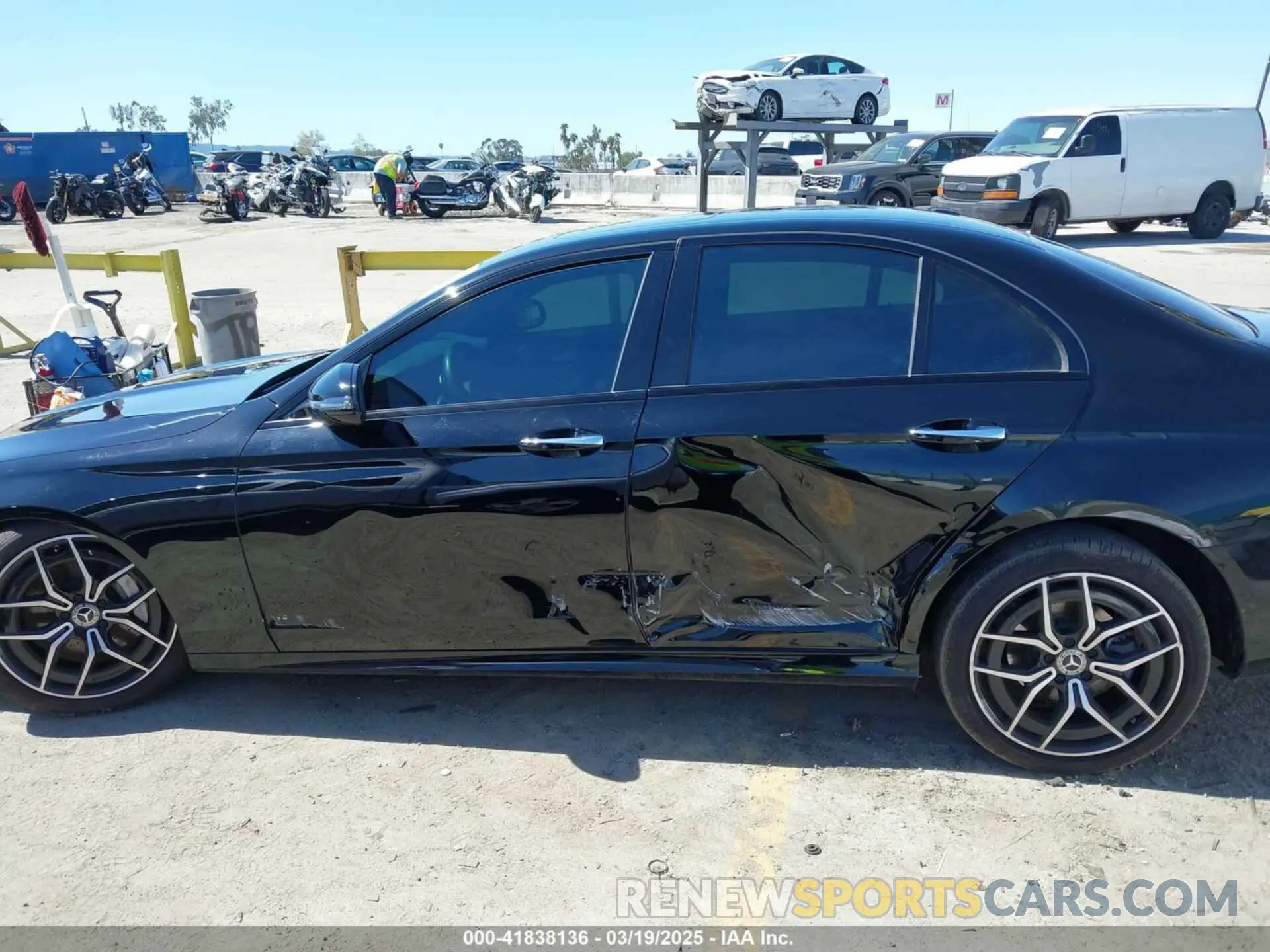 14 Photograph of a damaged car W1KZF8DB6NB056672 MERCEDES-BENZ E 350 2022