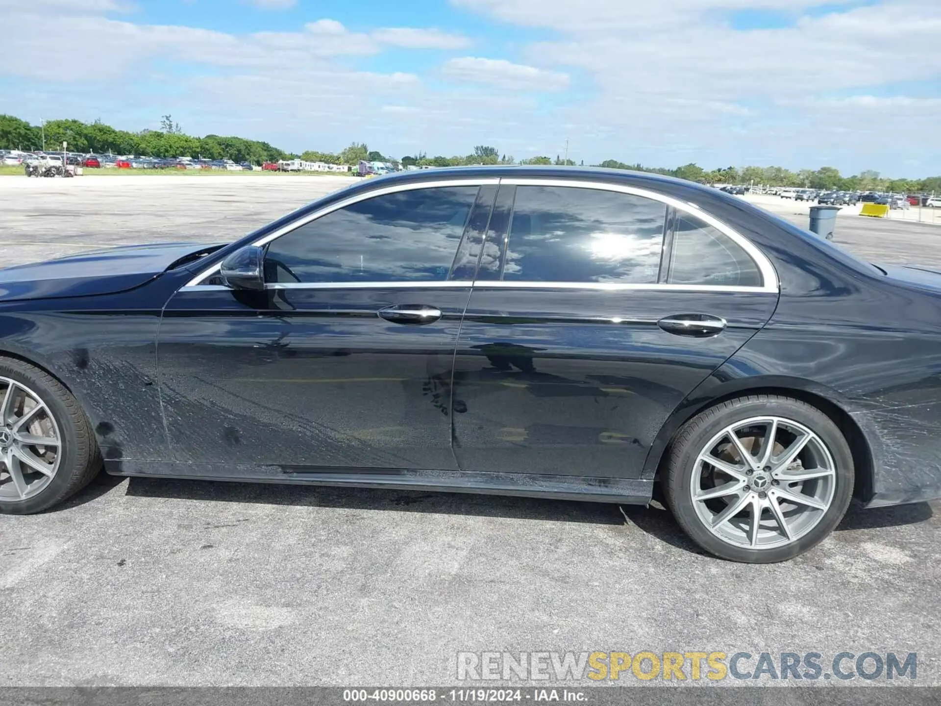 13 Photograph of a damaged car W1KZF8DB6NB058969 MERCEDES-BENZ E 350 2022