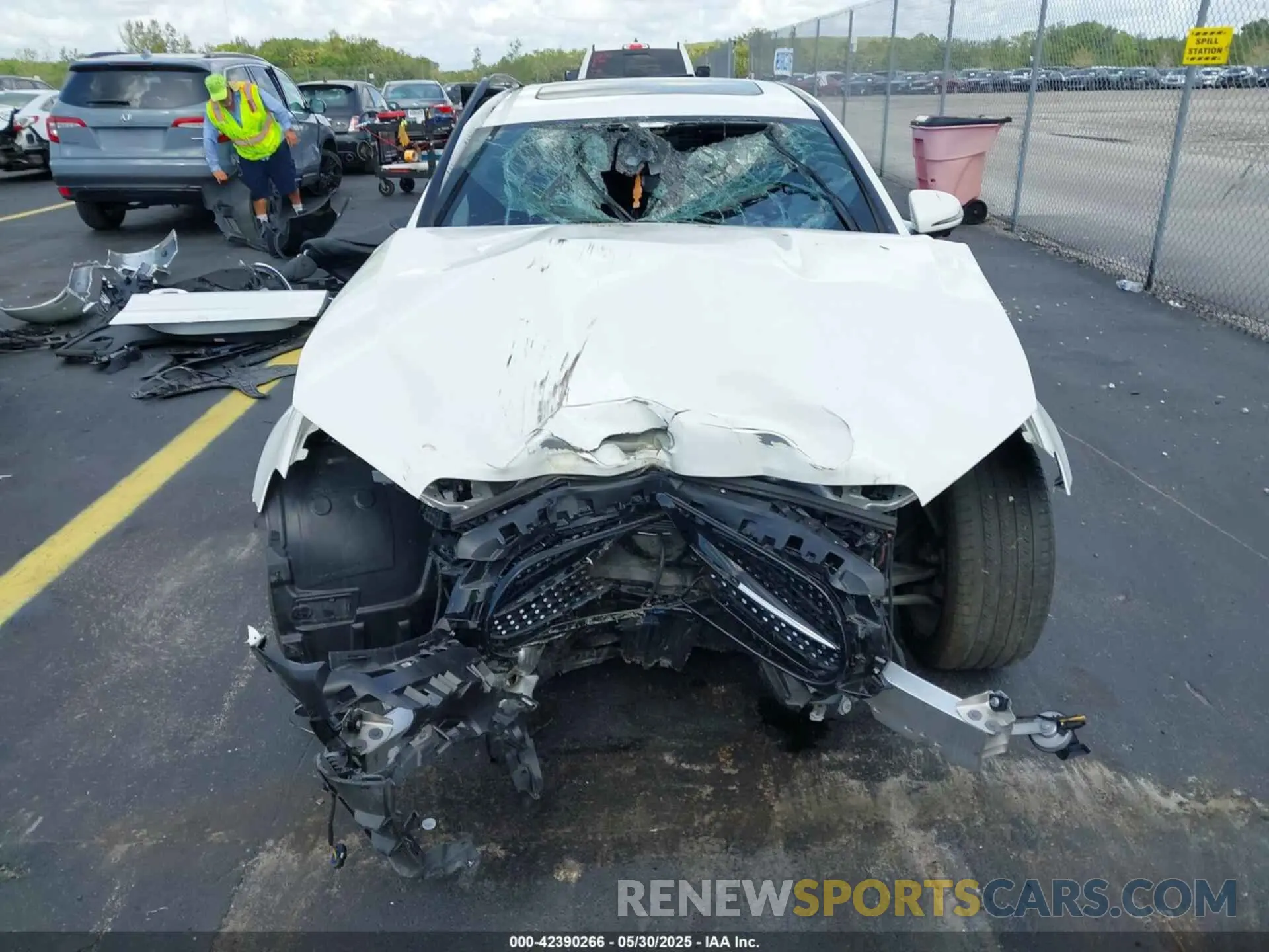 12 Photograph of a damaged car W1KZF8DB8NB029005 MERCEDES-BENZ E 350 2022