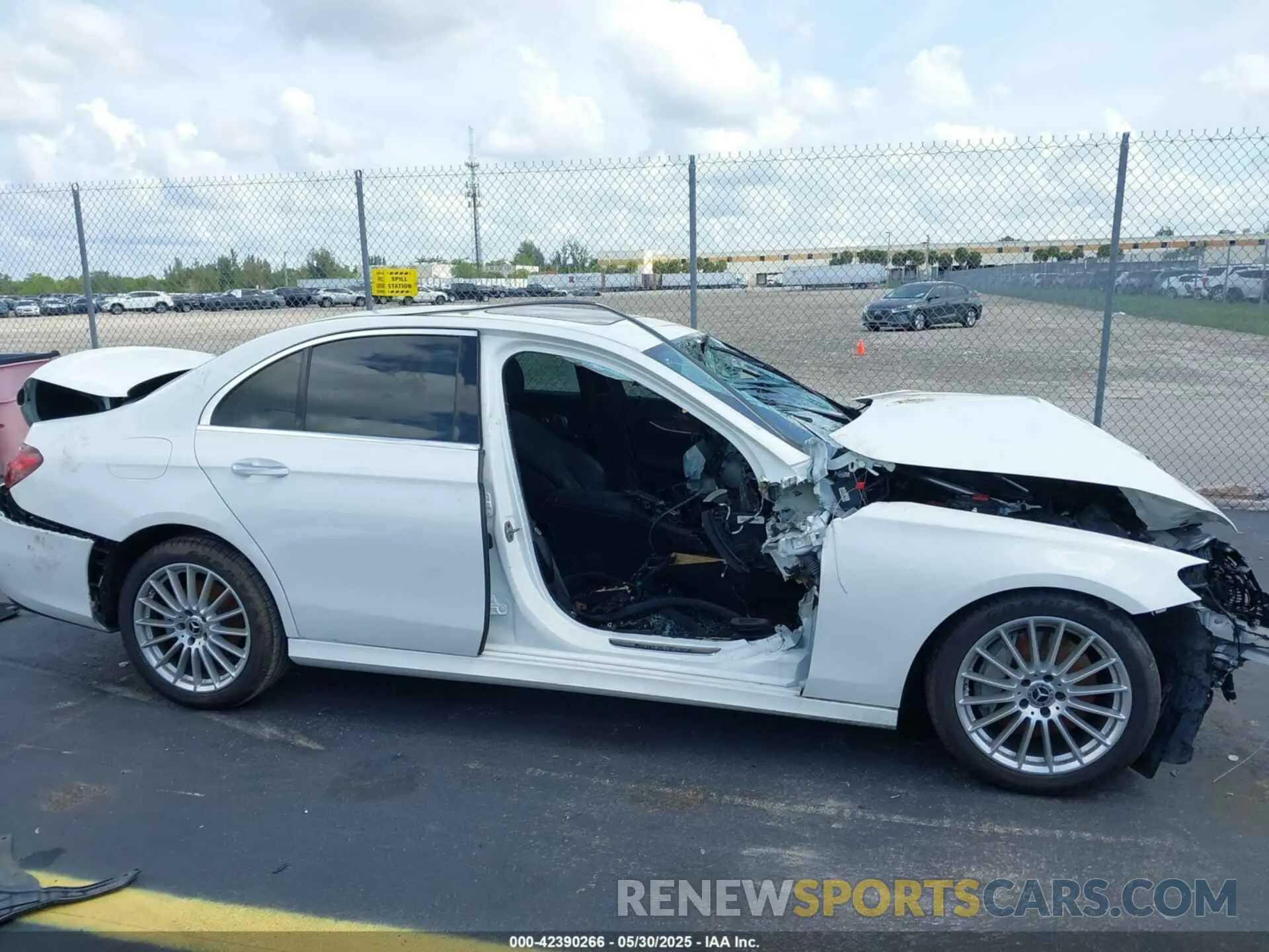 13 Photograph of a damaged car W1KZF8DB8NB029005 MERCEDES-BENZ E 350 2022