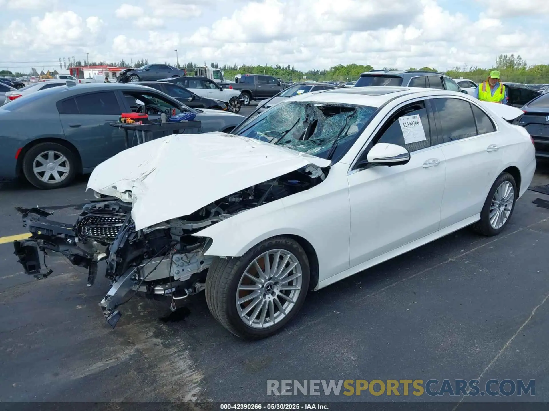 2 Photograph of a damaged car W1KZF8DB8NB029005 MERCEDES-BENZ E 350 2022