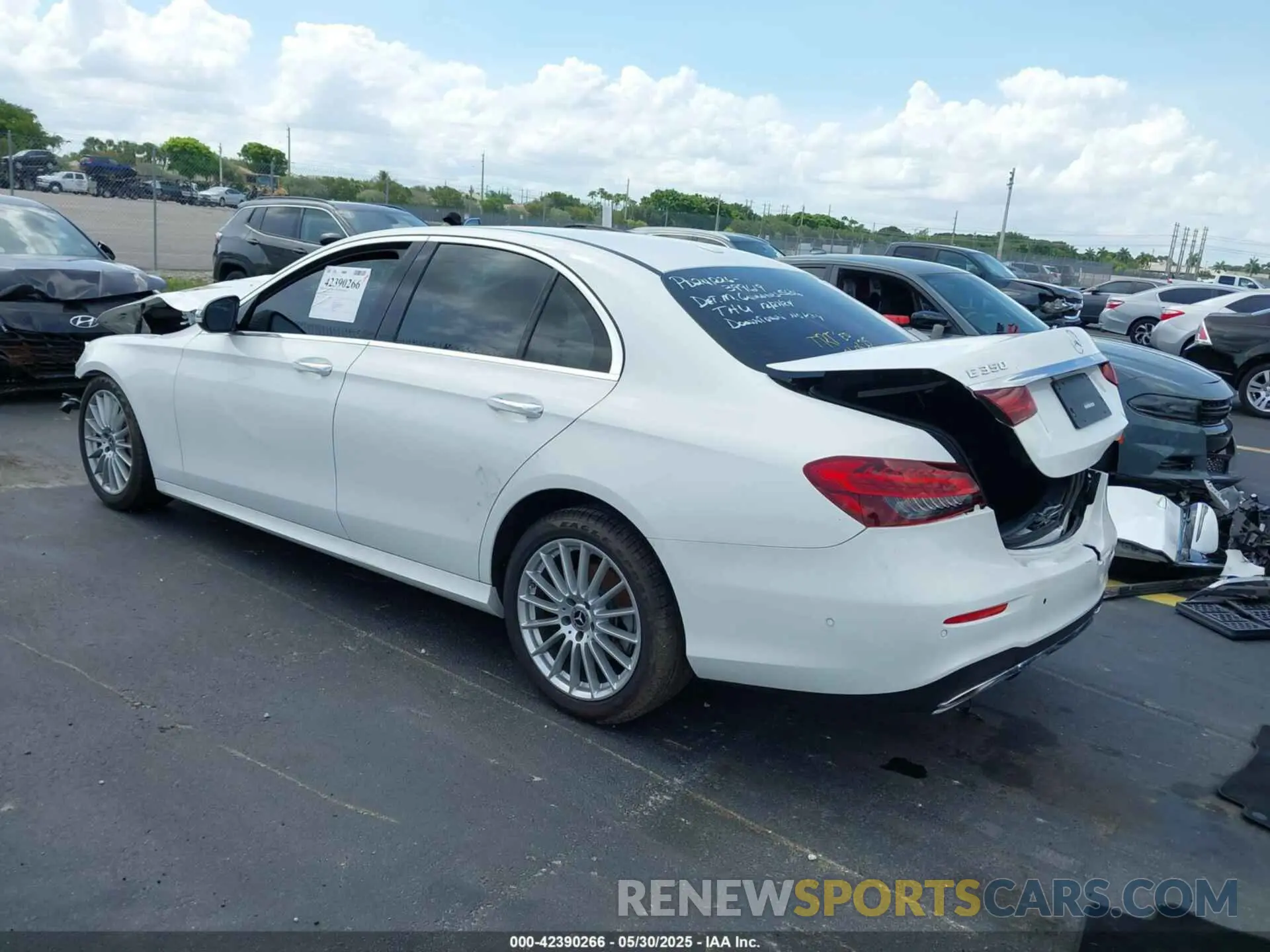 3 Photograph of a damaged car W1KZF8DB8NB029005 MERCEDES-BENZ E 350 2022