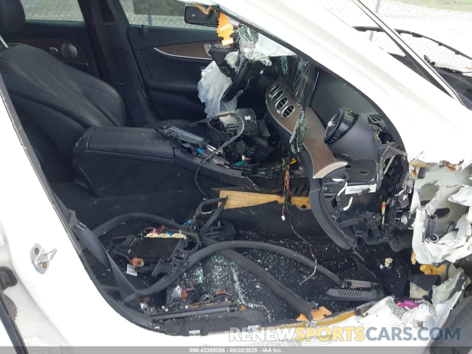 5 Photograph of a damaged car W1KZF8DB8NB029005 MERCEDES-BENZ E 350 2022
