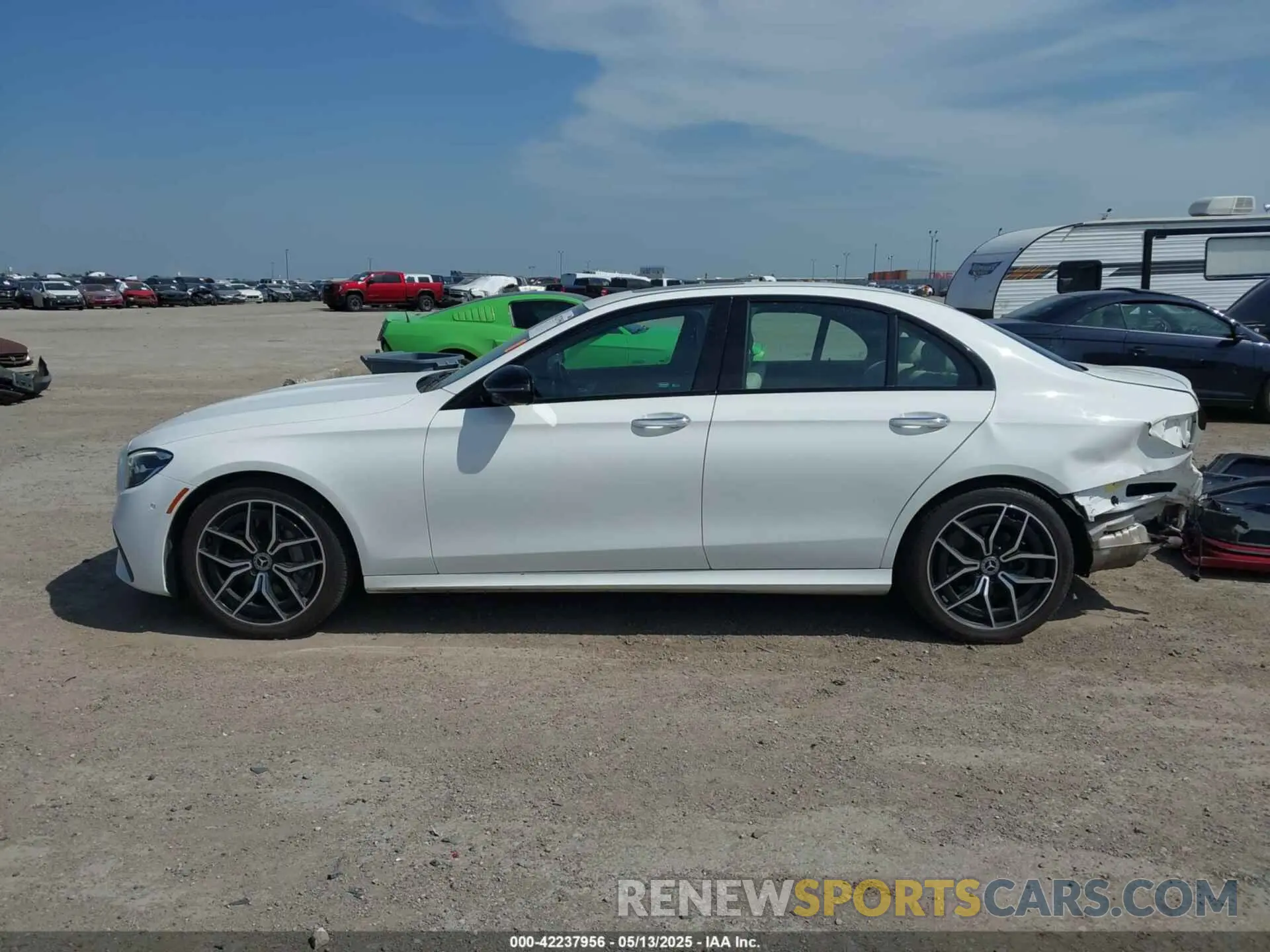 14 Photograph of a damaged car W1KZF8DB9NB022628 MERCEDES-BENZ E 350 2022