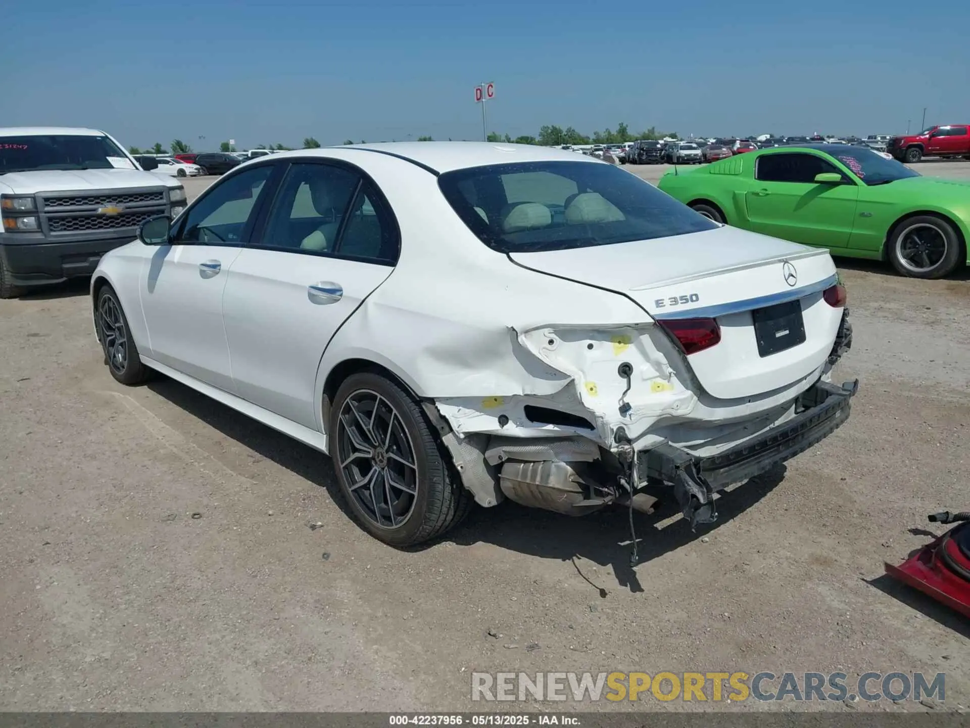 3 Photograph of a damaged car W1KZF8DB9NB022628 MERCEDES-BENZ E 350 2022