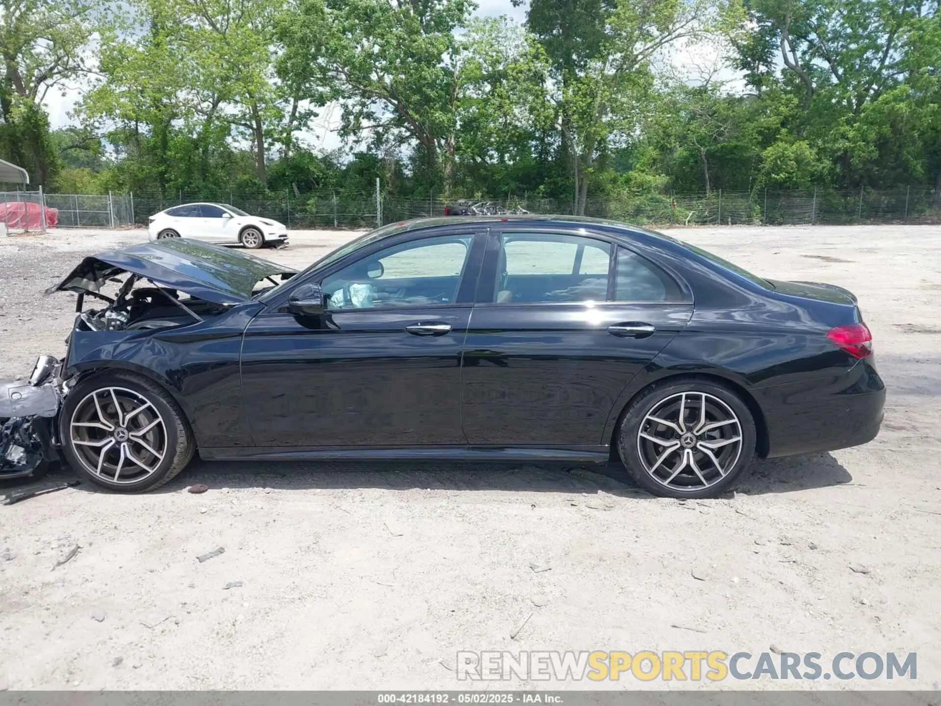 14 Photograph of a damaged car W1KZF8DB0PB162263 MERCEDES-BENZ E 350 2023
