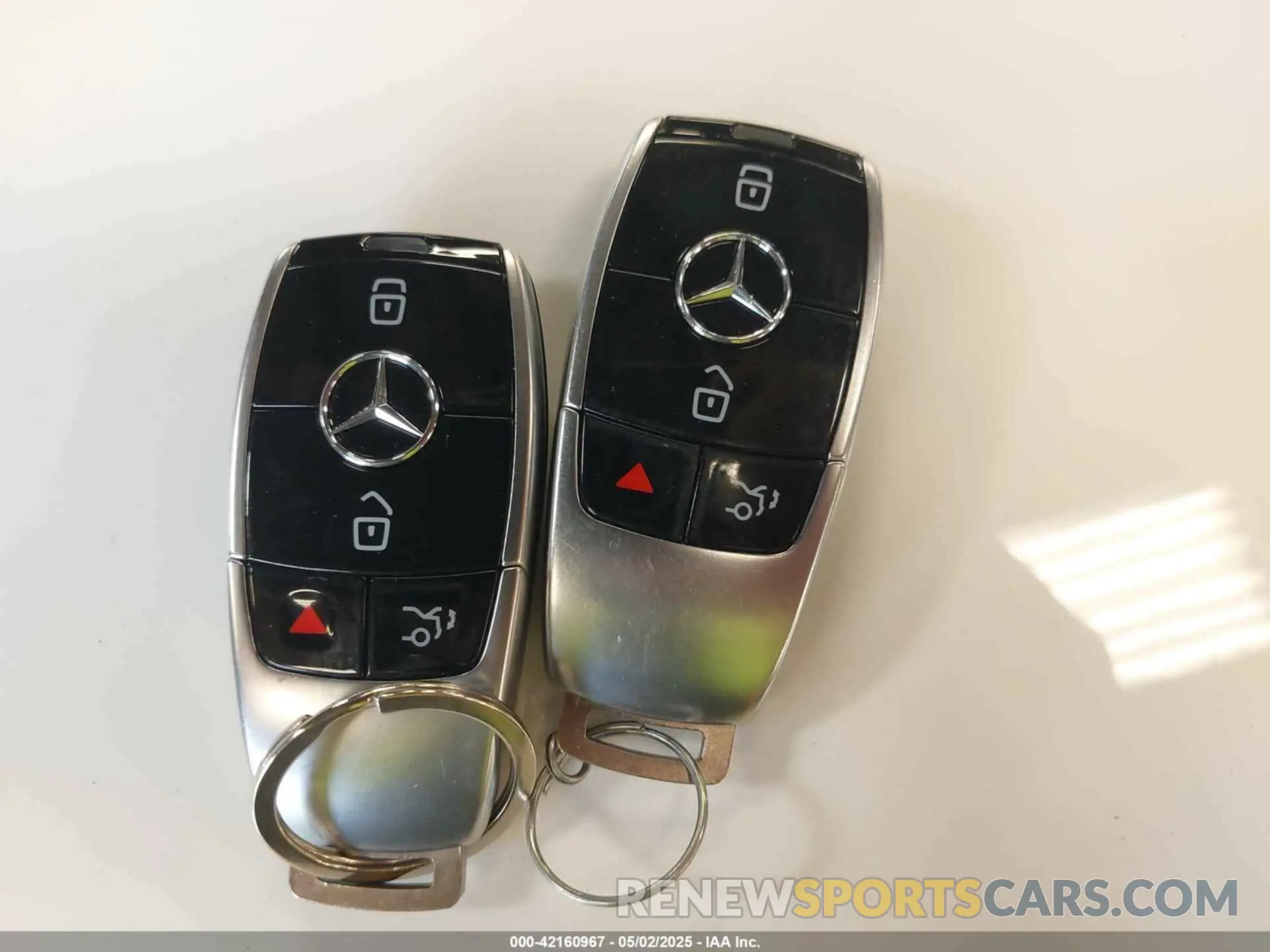 11 Photograph of a damaged car W1KZF8EB2PB137329 MERCEDES-BENZ E 350 2023