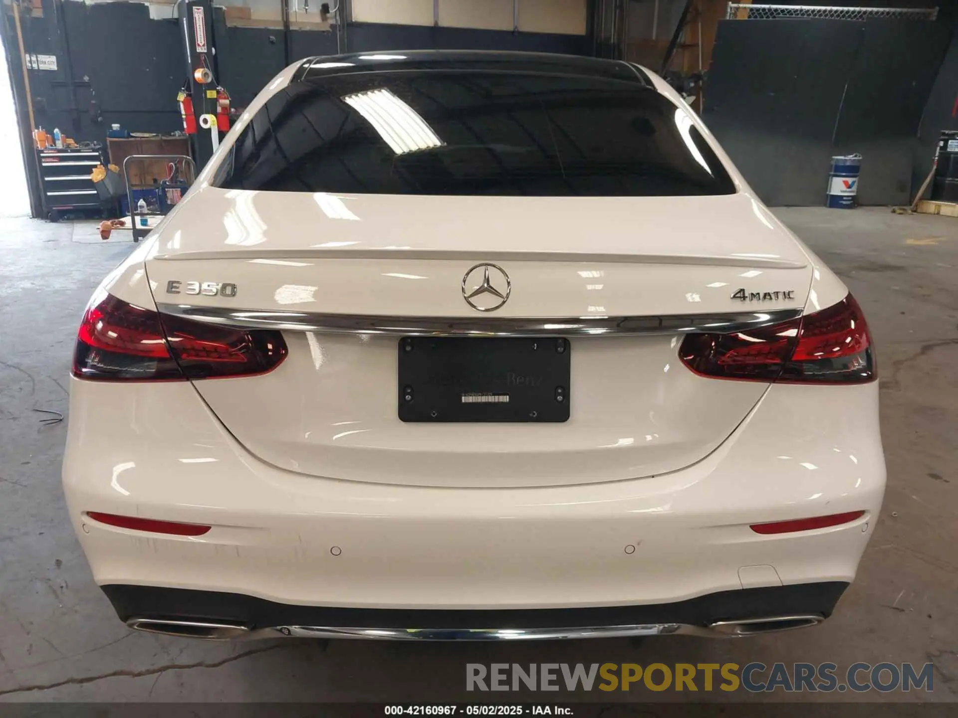 17 Photograph of a damaged car W1KZF8EB2PB137329 MERCEDES-BENZ E 350 2023
