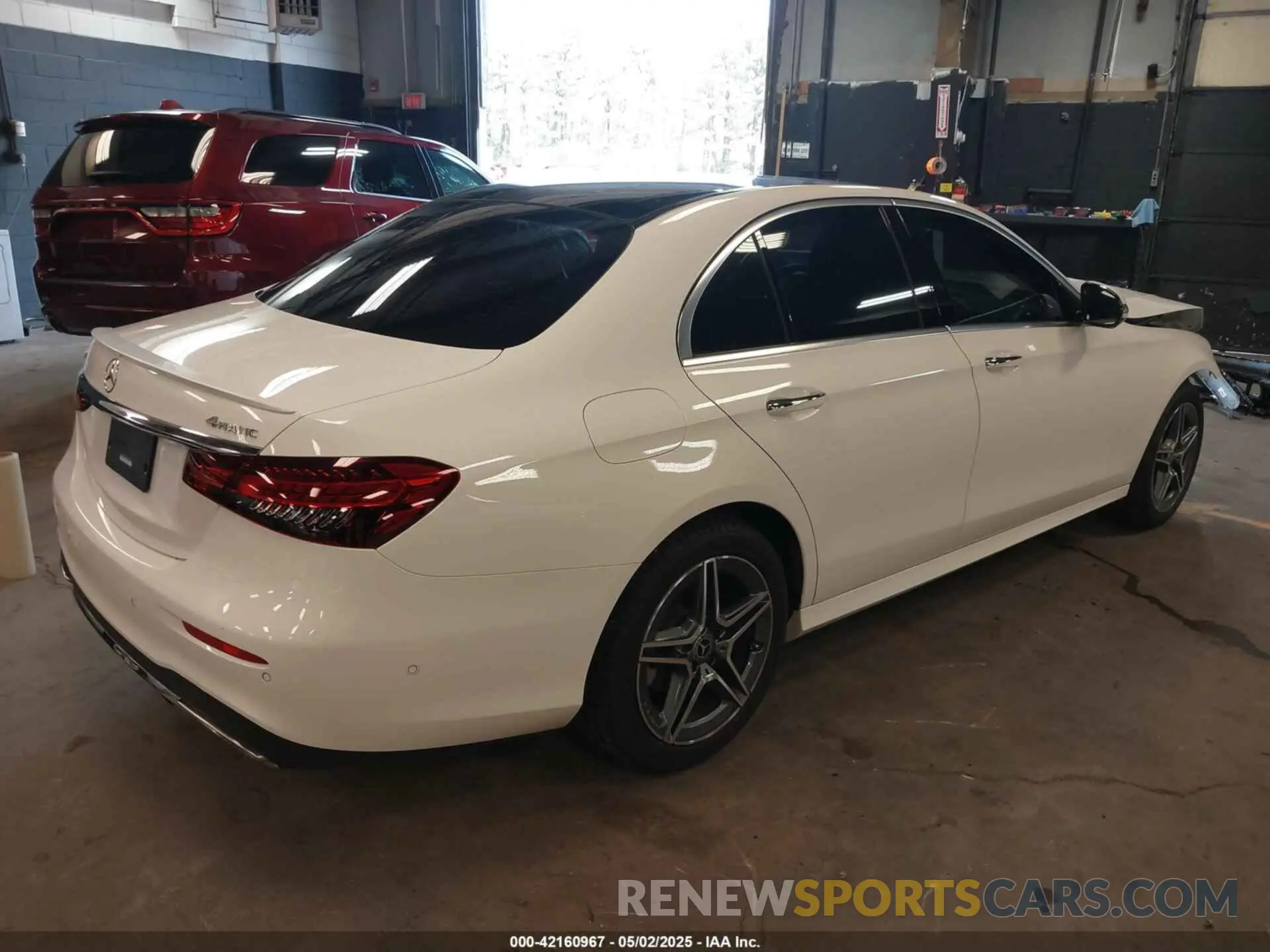 4 Photograph of a damaged car W1KZF8EB2PB137329 MERCEDES-BENZ E 350 2023