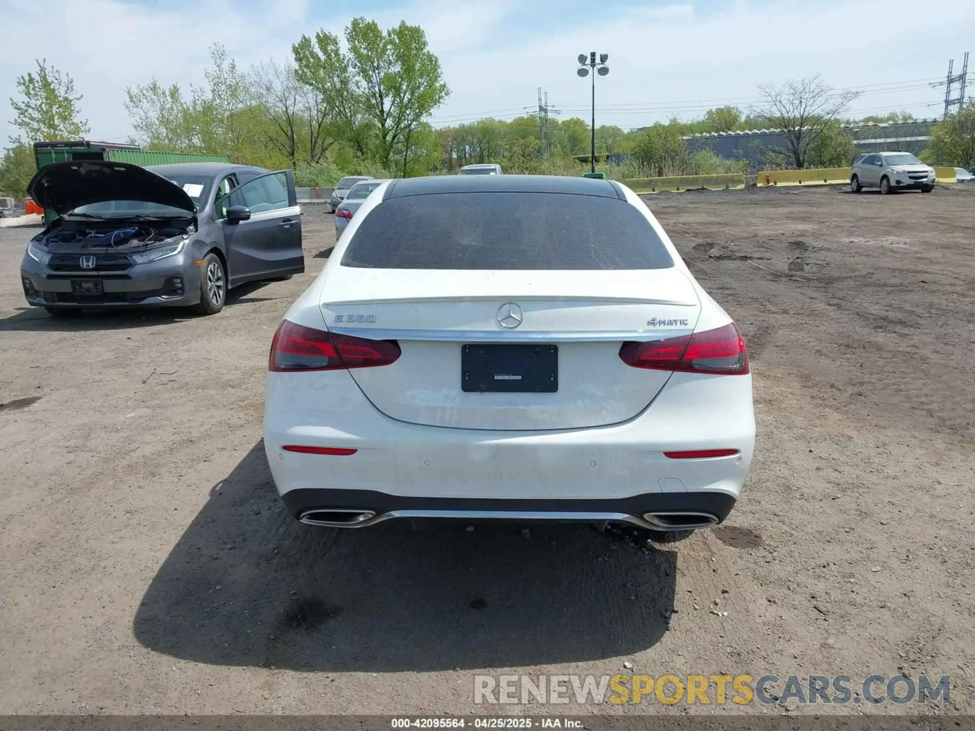 15 Photograph of a damaged car W1KZF8EB4PB161485 MERCEDES-BENZ E 350 2023