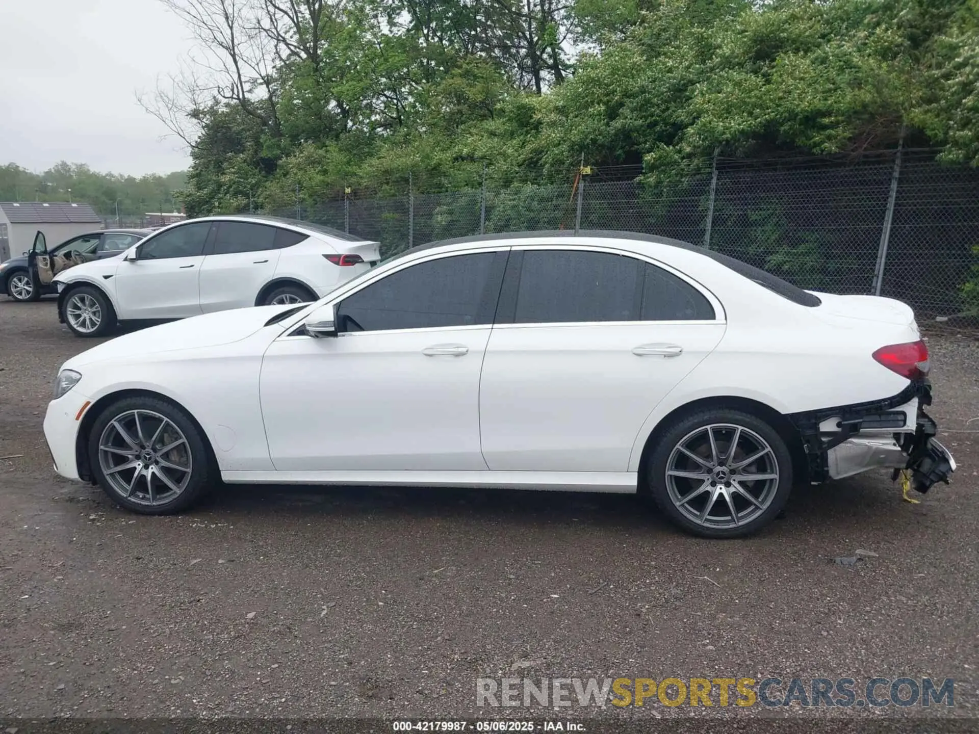 14 Photograph of a damaged car W1KZF8EB6PB119187 MERCEDES-BENZ E 350 2023