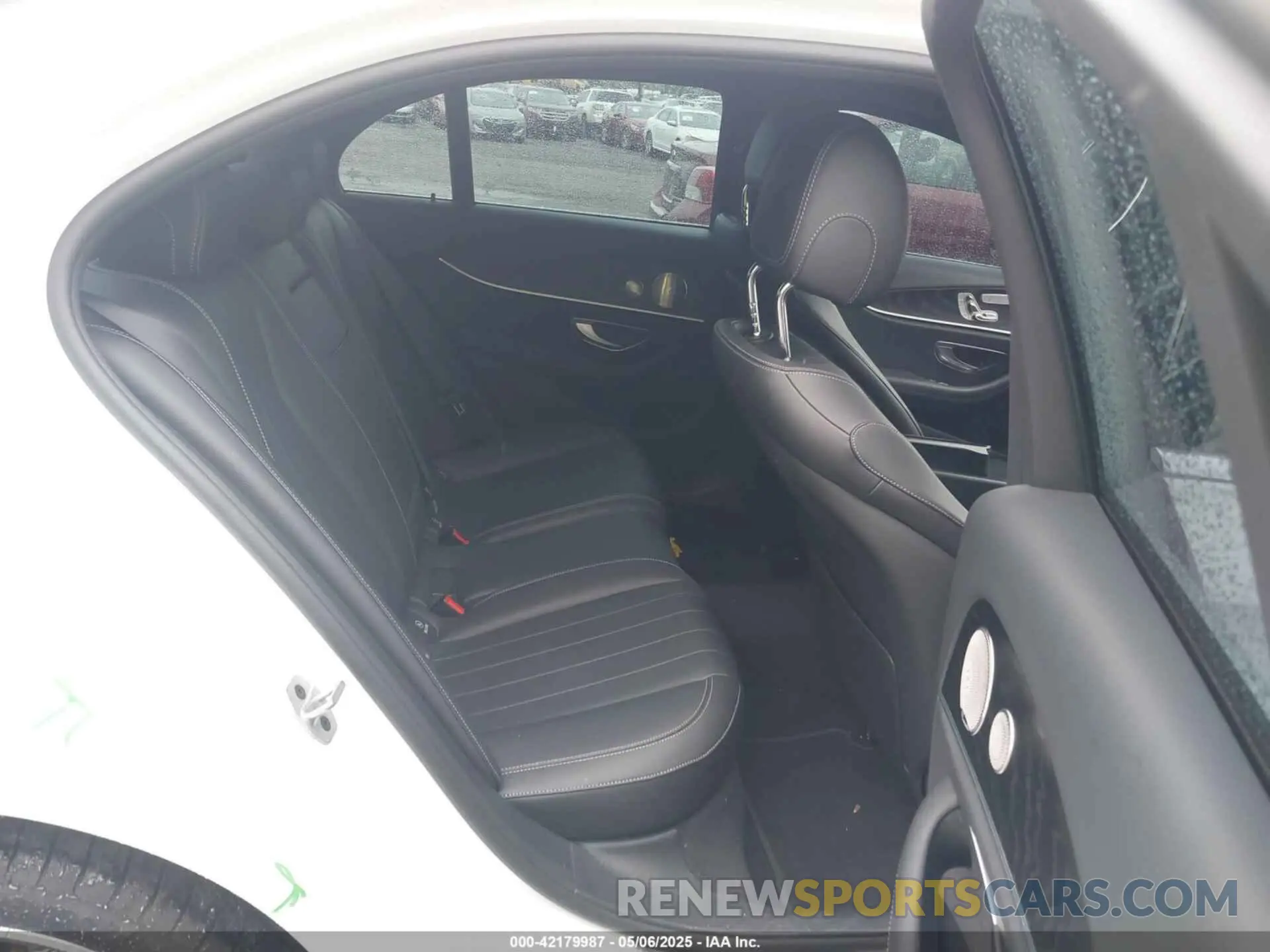 8 Photograph of a damaged car W1KZF8EB6PB119187 MERCEDES-BENZ E 350 2023