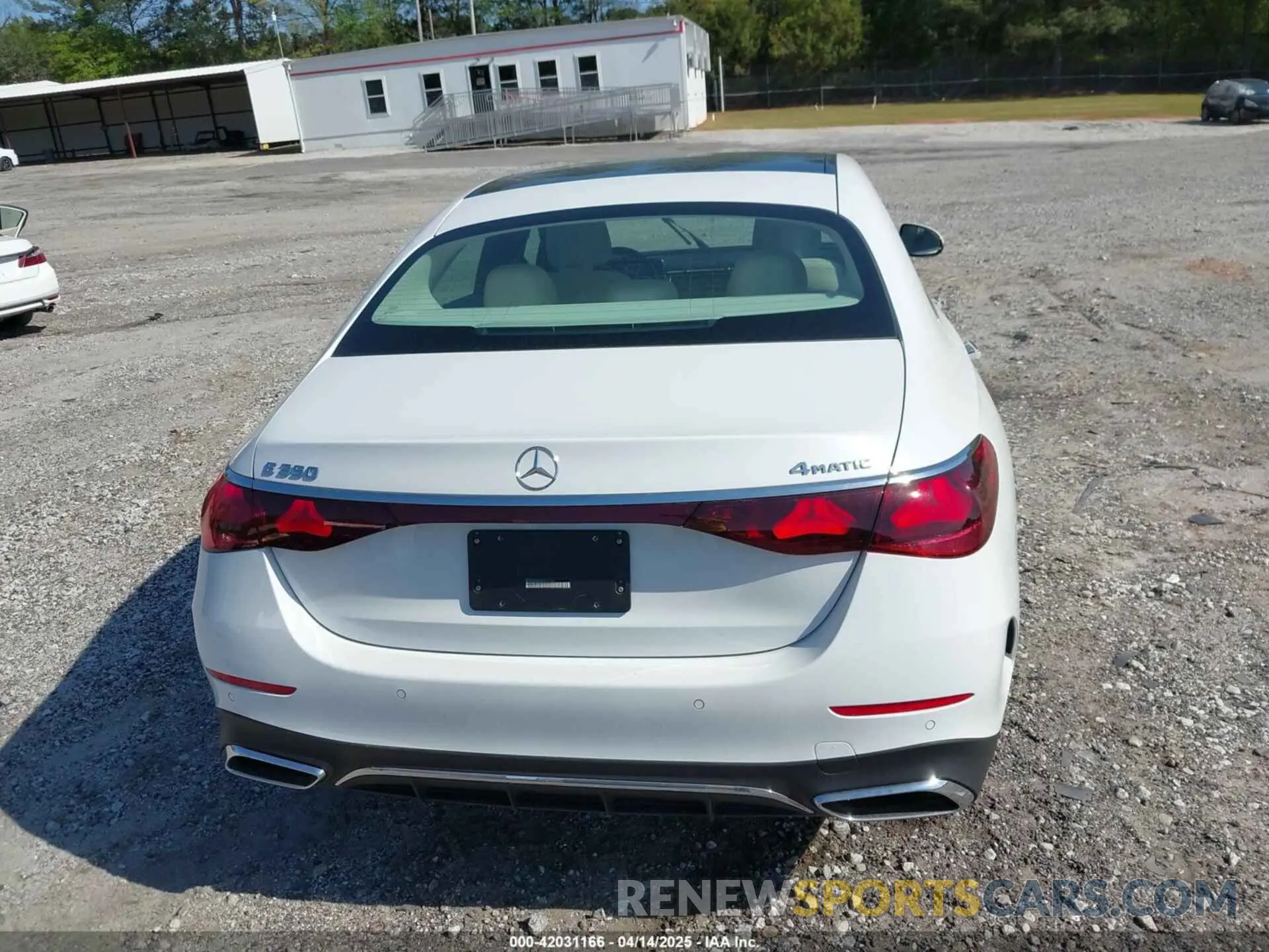16 Photograph of a damaged car W1KLF4HB9RA070764 MERCEDES-BENZ E 350 2024