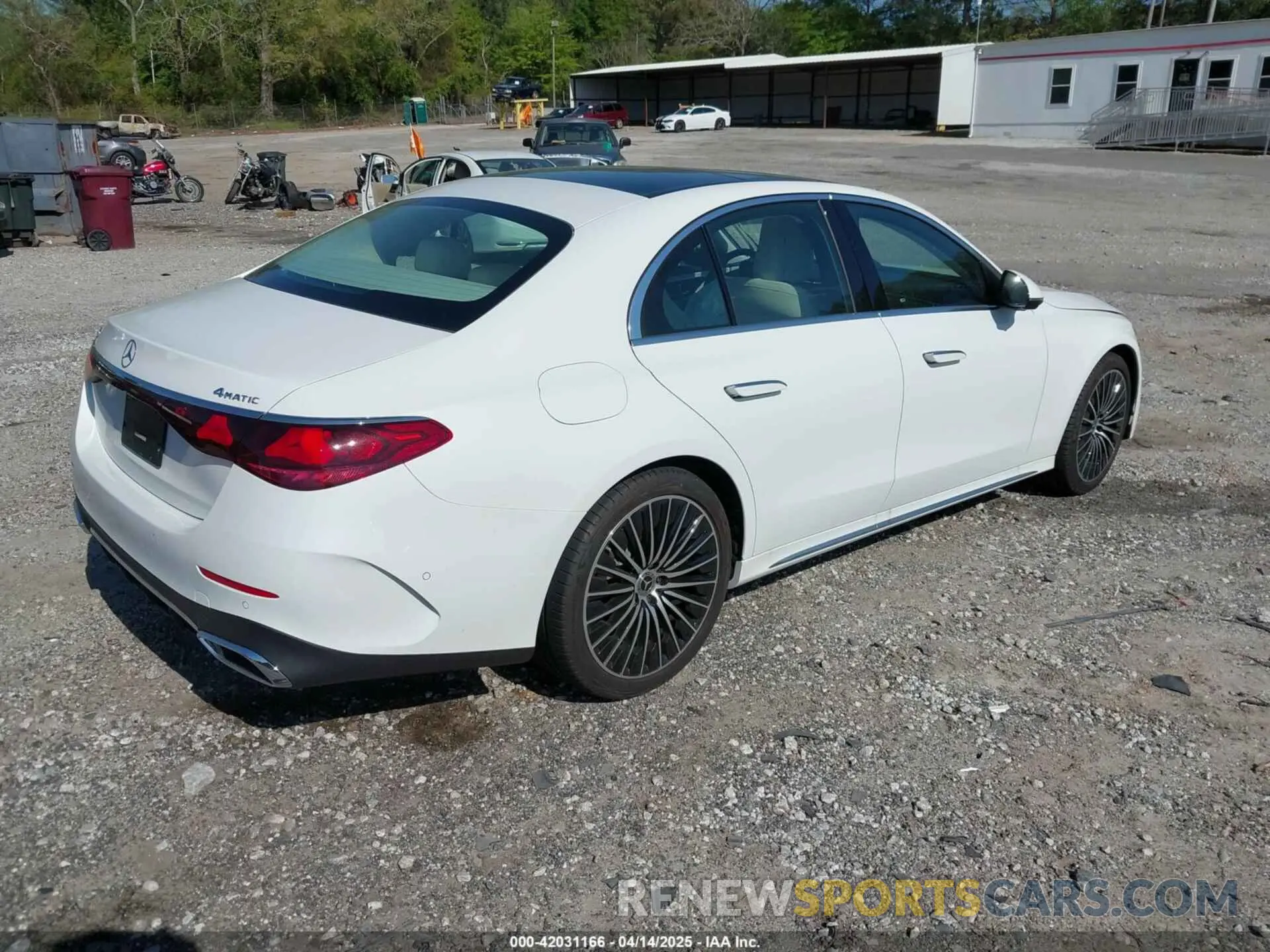 4 Photograph of a damaged car W1KLF4HB9RA070764 MERCEDES-BENZ E 350 2024