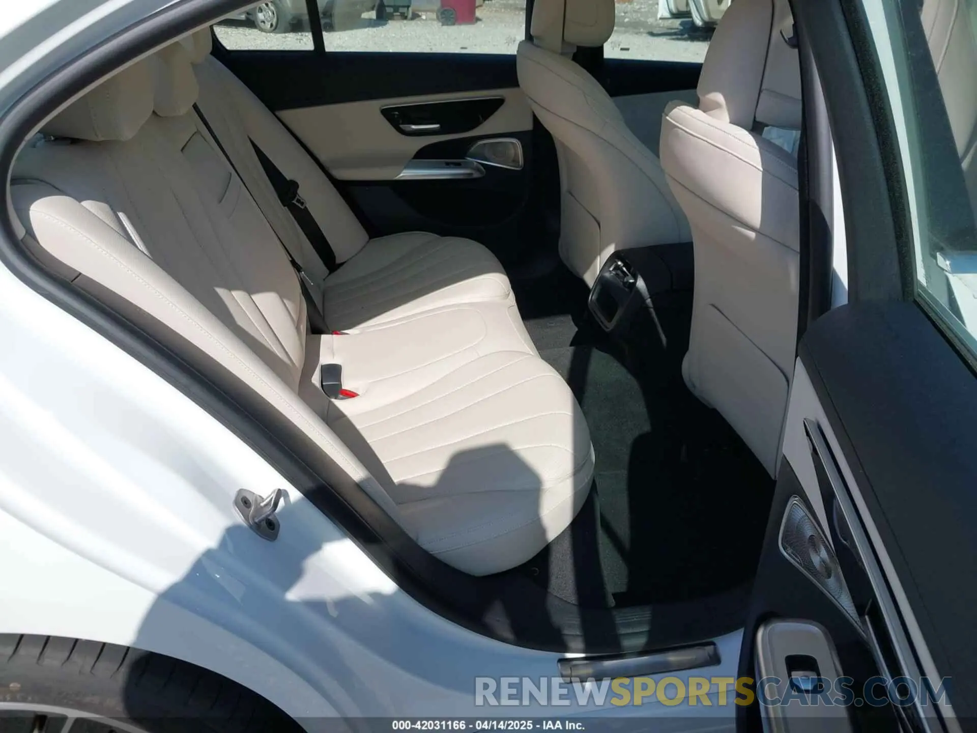 8 Photograph of a damaged car W1KLF4HB9RA070764 MERCEDES-BENZ E 350 2024