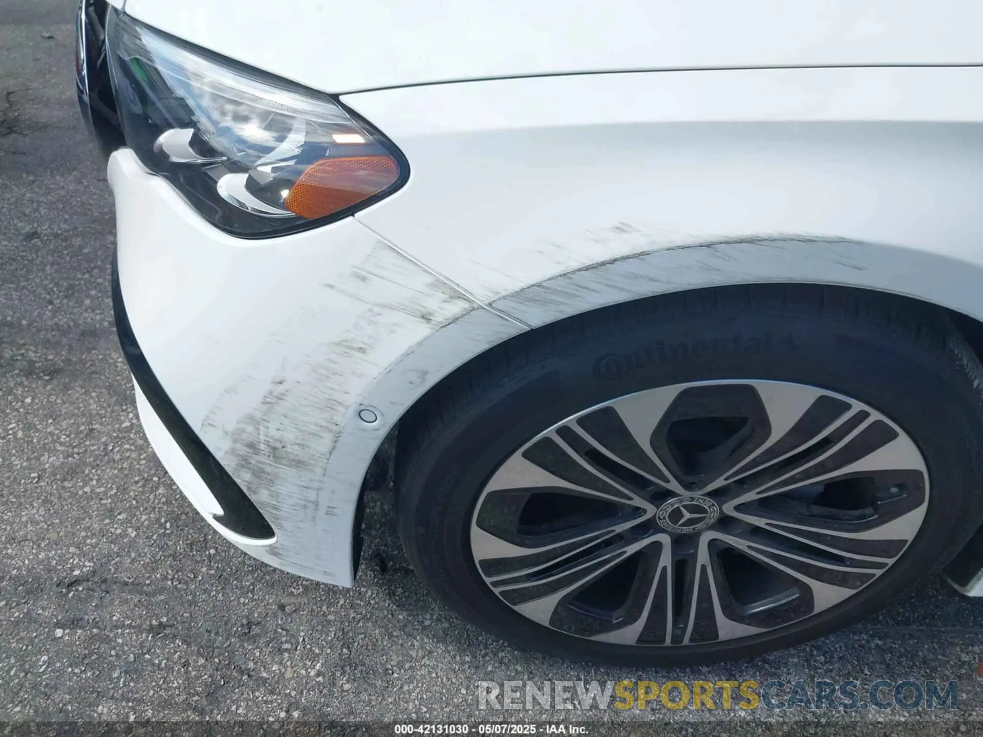 17 Photograph of a damaged car W1KLF4HBXSA090480 MERCEDES-BENZ E 350 2025