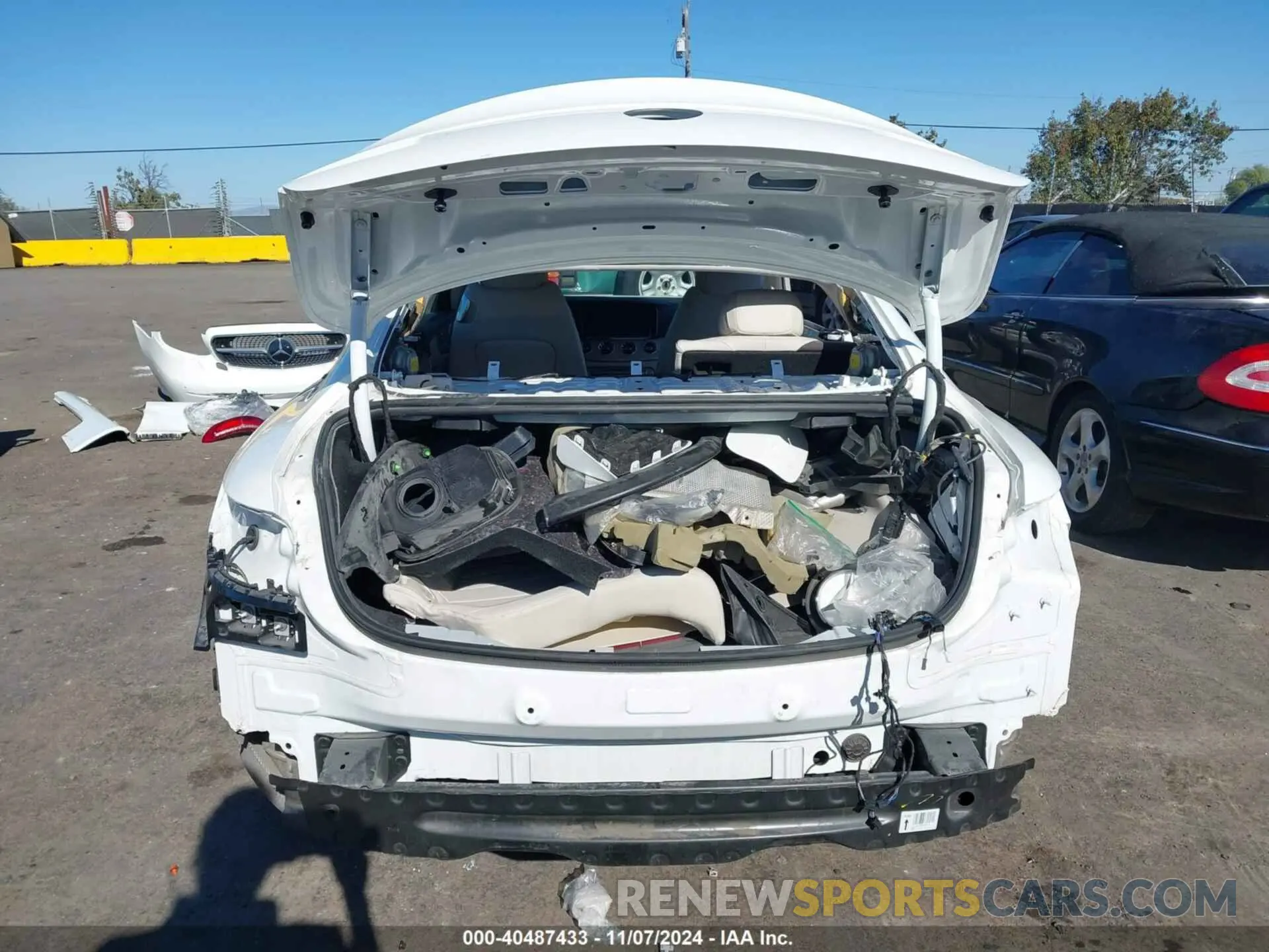 17 Photograph of a damaged car WDD1J6HB6KF081635 MERCEDES-BENZ E 450 2019